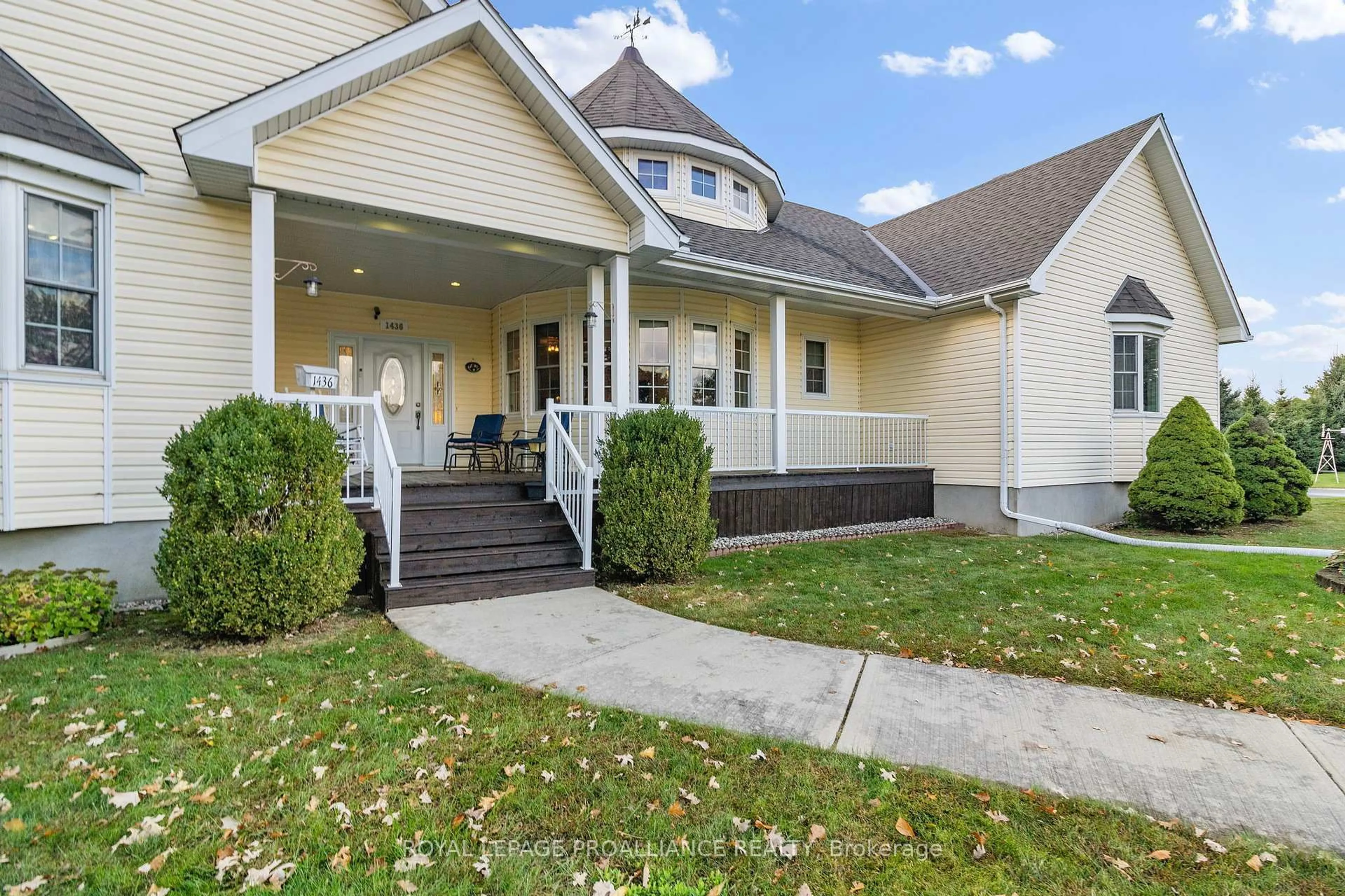 Home with vinyl exterior material, street for 1436 FLANDERS Rd, Brockville Ontario K6V 0A2