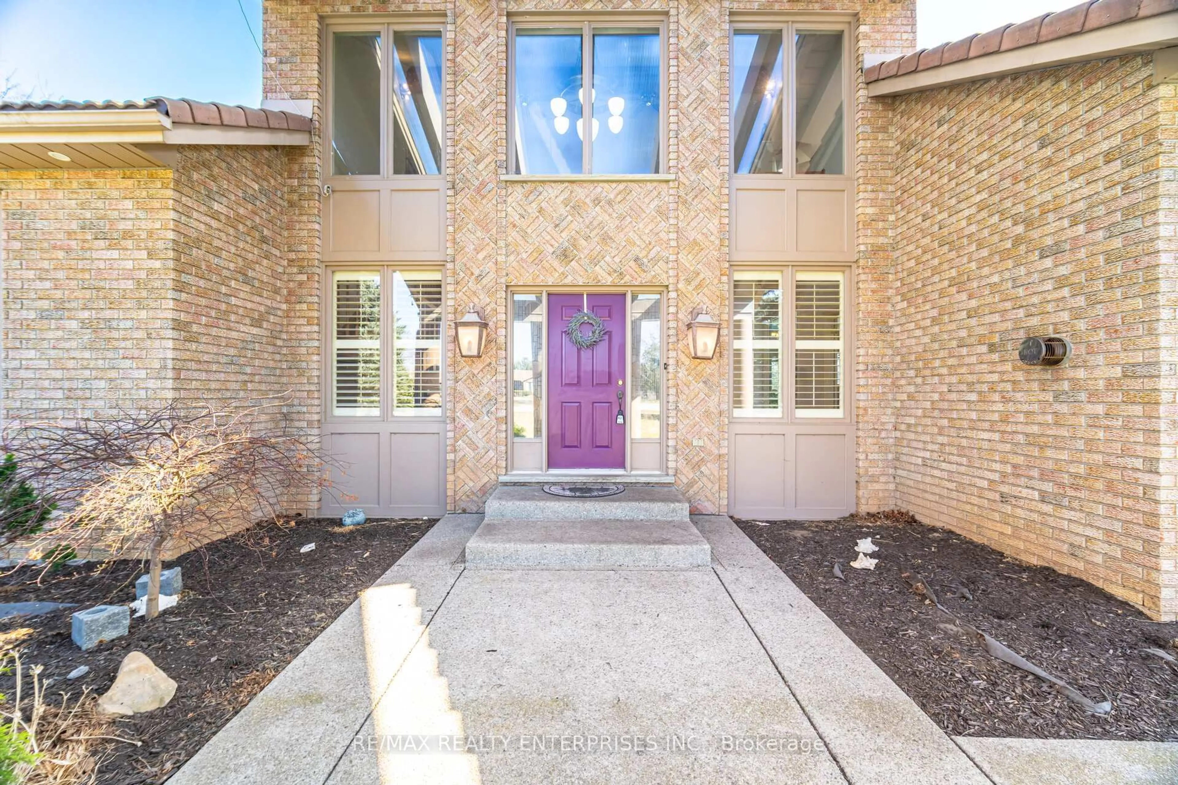Unknown for 2 Stoney Brae St, Brant Ontario N0E 1N0
