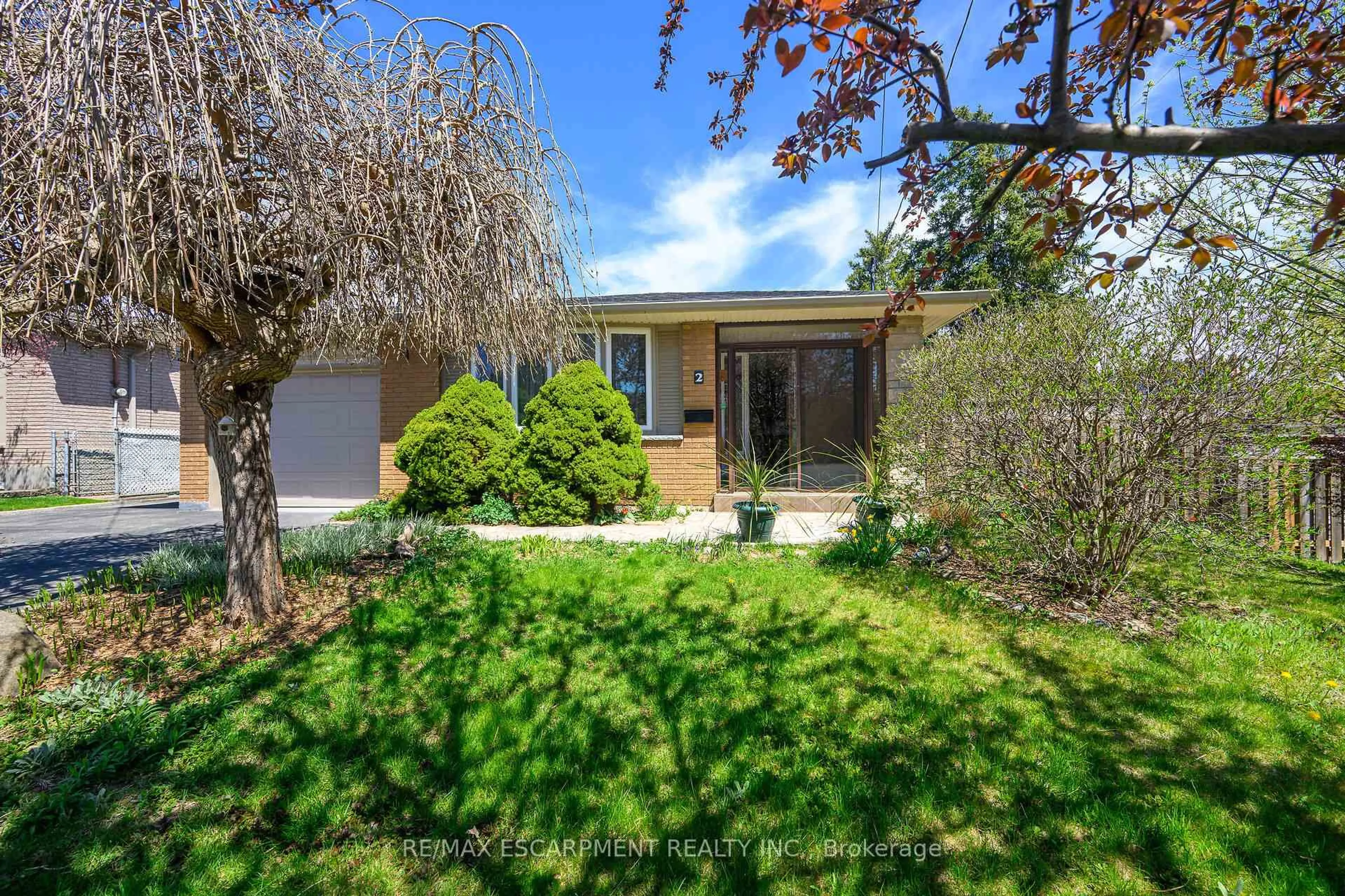 Unknown for 2 PAR Pl, Hamilton Ontario L8K 5V9