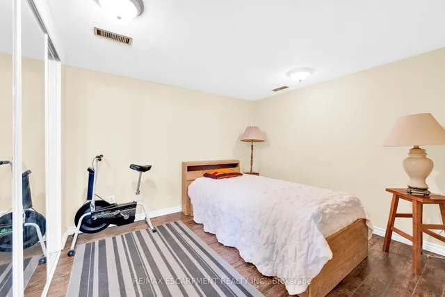 Additional property image - 2 PAR Pl