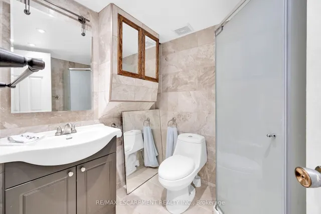 Additional property image - 2 PAR Pl
