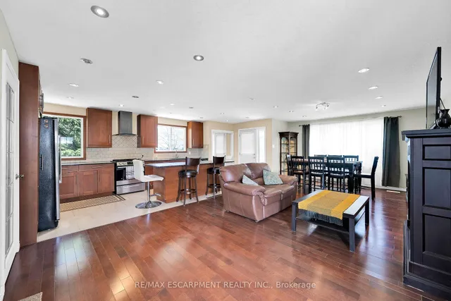 Additional property image - 2 PAR Pl
