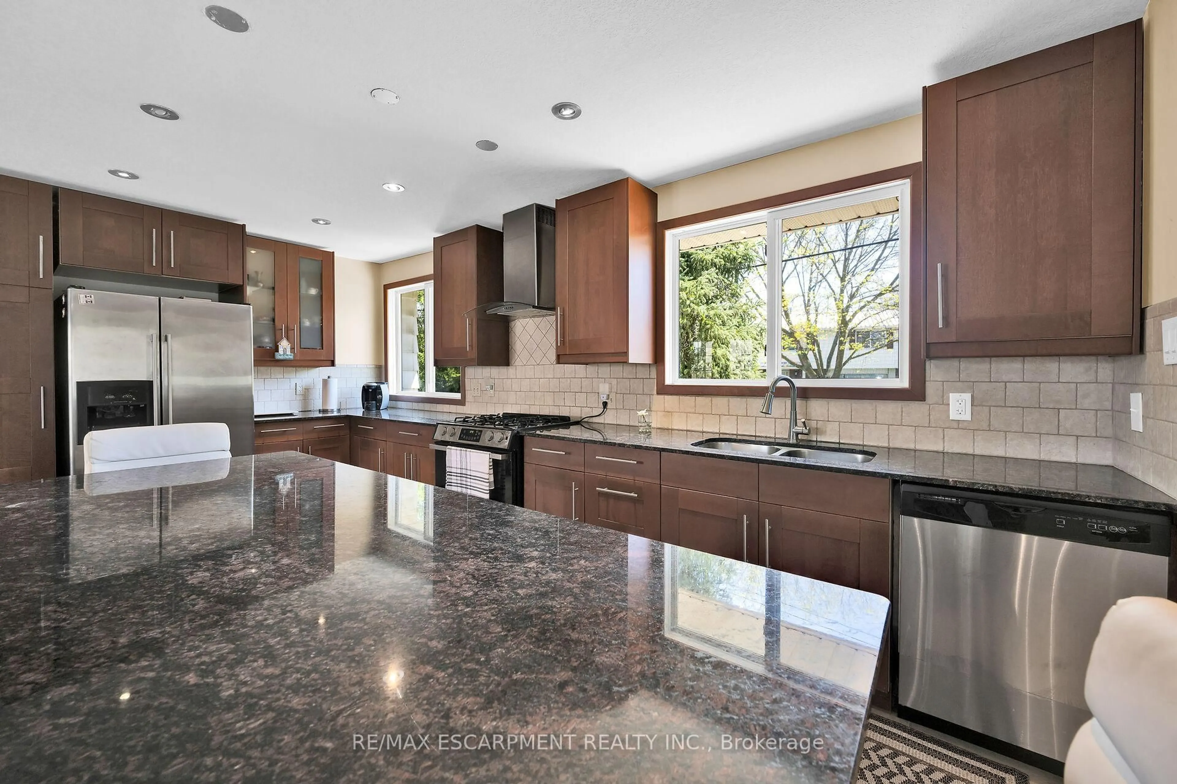 Contemporary kitchen, ceramic/tile floor for 2 PAR Pl, Hamilton Ontario L8K 5V9
