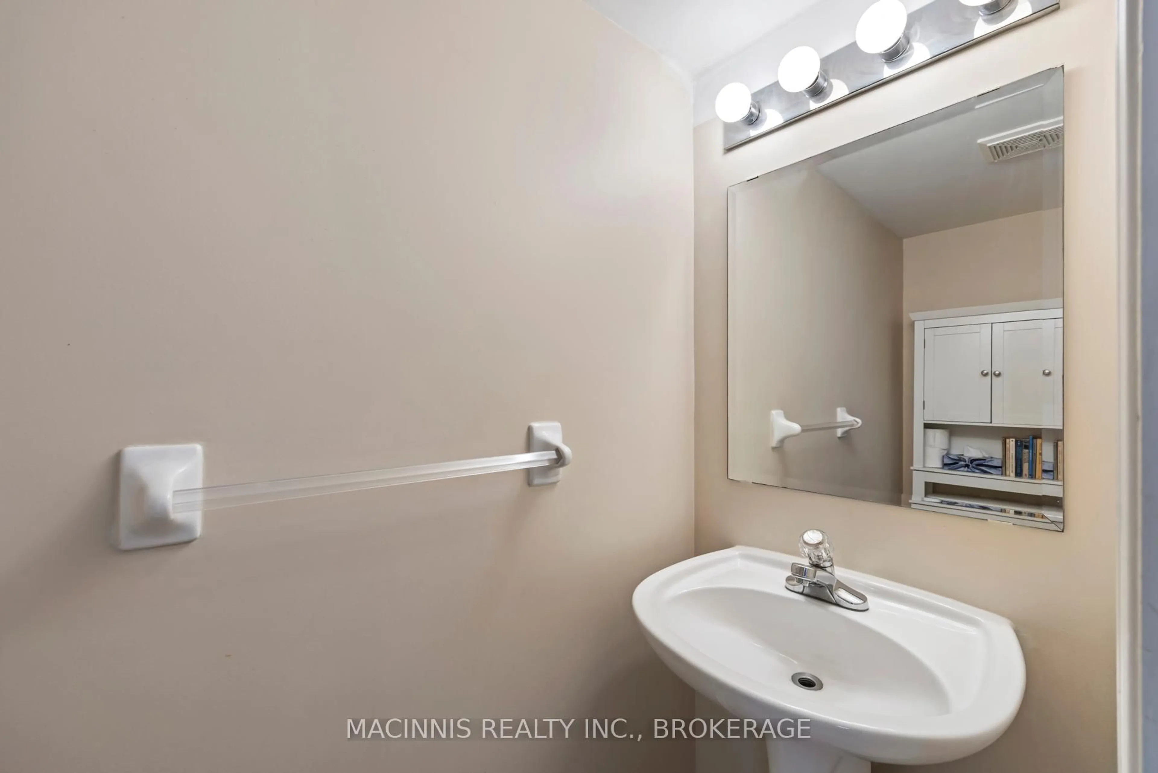 Standard bathroom, unknown for 1018 Rainbow Cres, Kingston Ontario K7K 7J3
