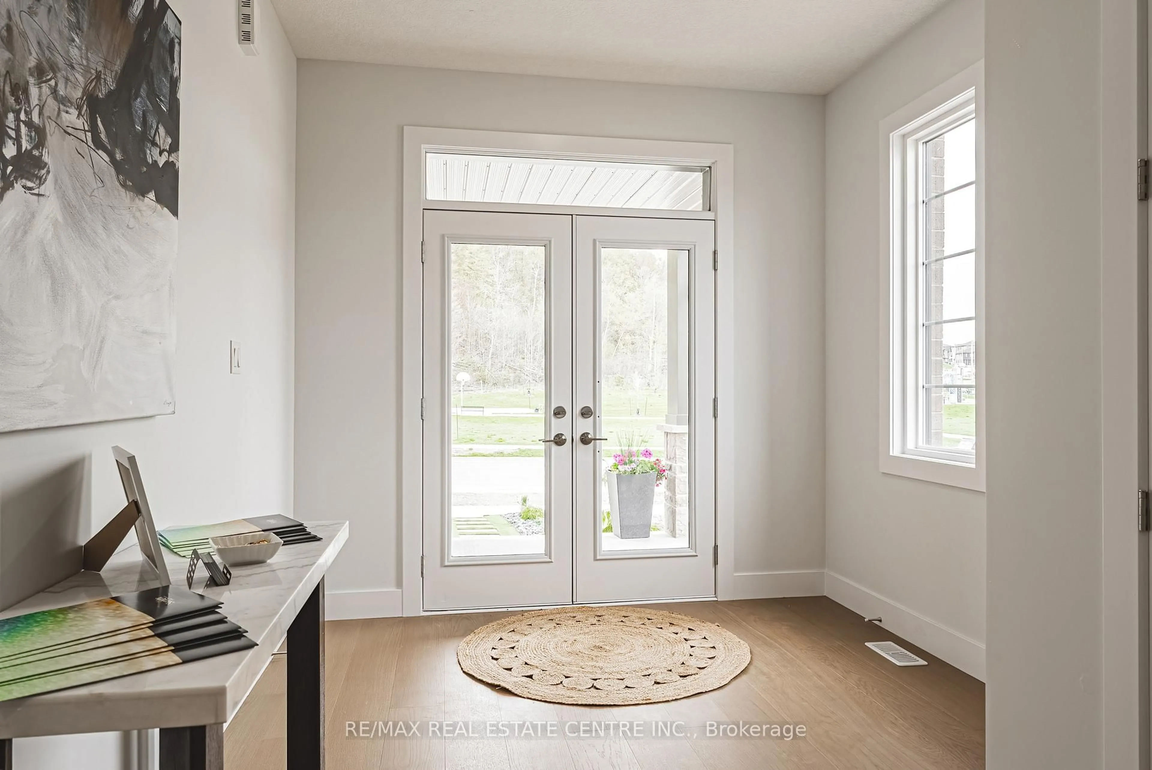 Indoor entryway for 204 Benninger Dr, Kitchener Ontario N2E 0C9