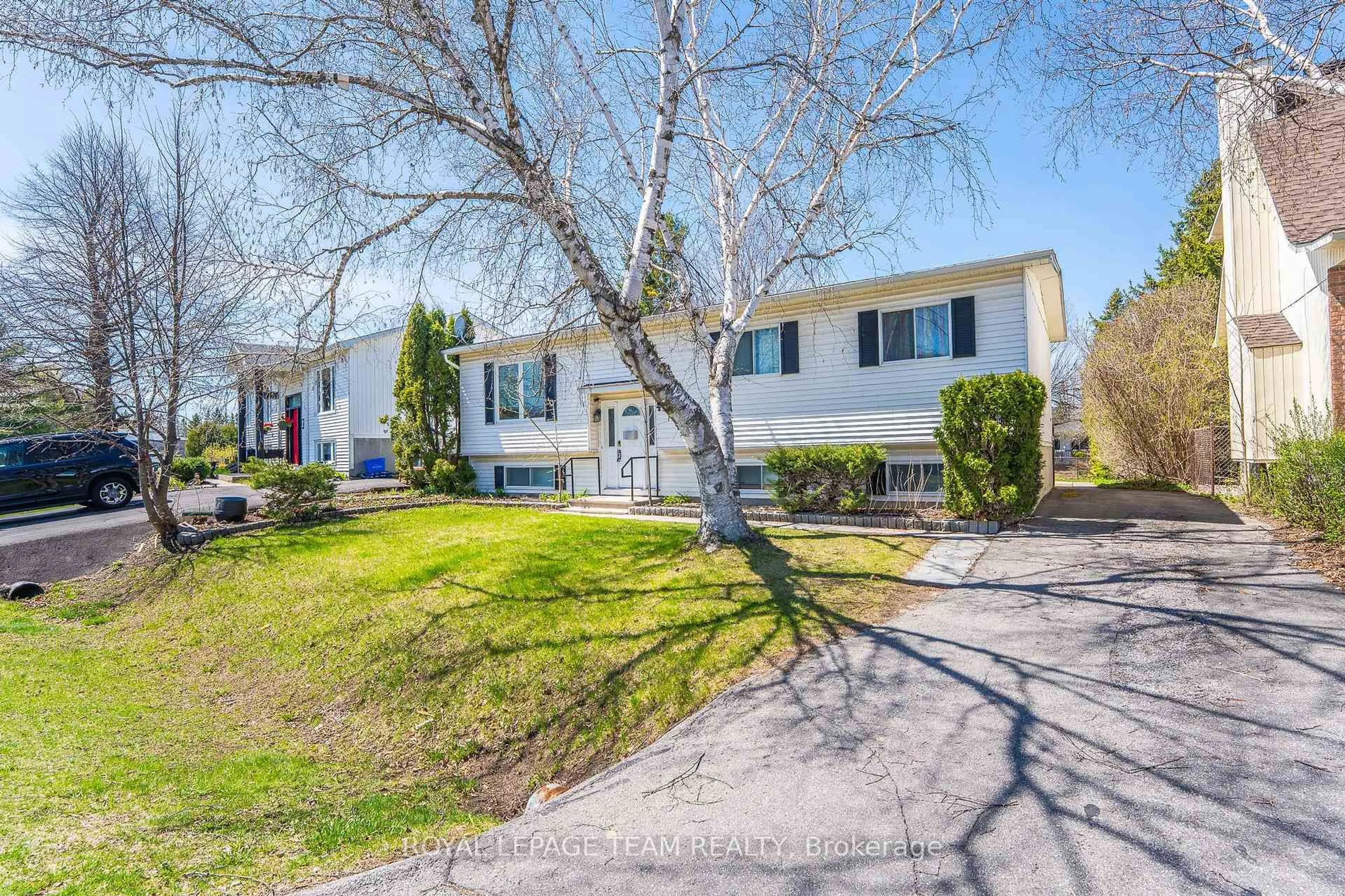 Home with vinyl exterior material, street for 42 Poole Creek Cres, Ottawa Ontario K2S 1T7