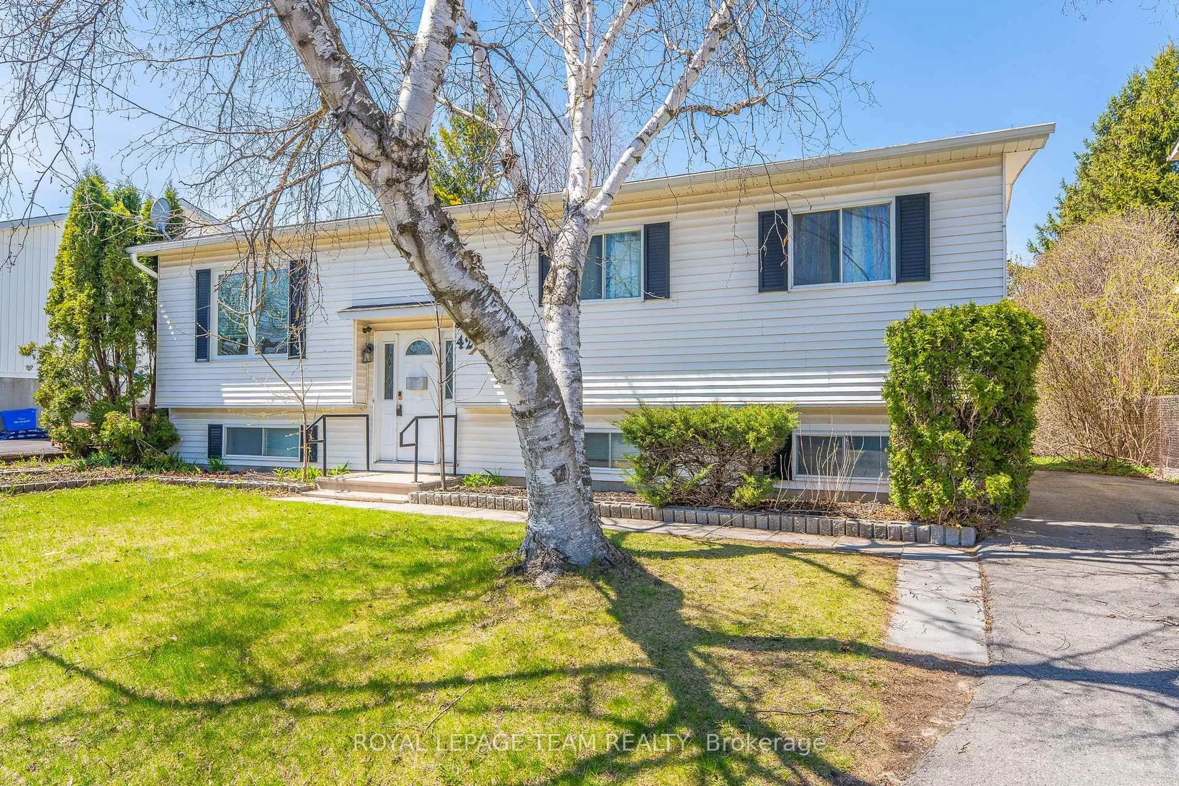 Home with vinyl exterior material, street for 42 Poole Creek Cres, Ottawa Ontario K2S 1T7
