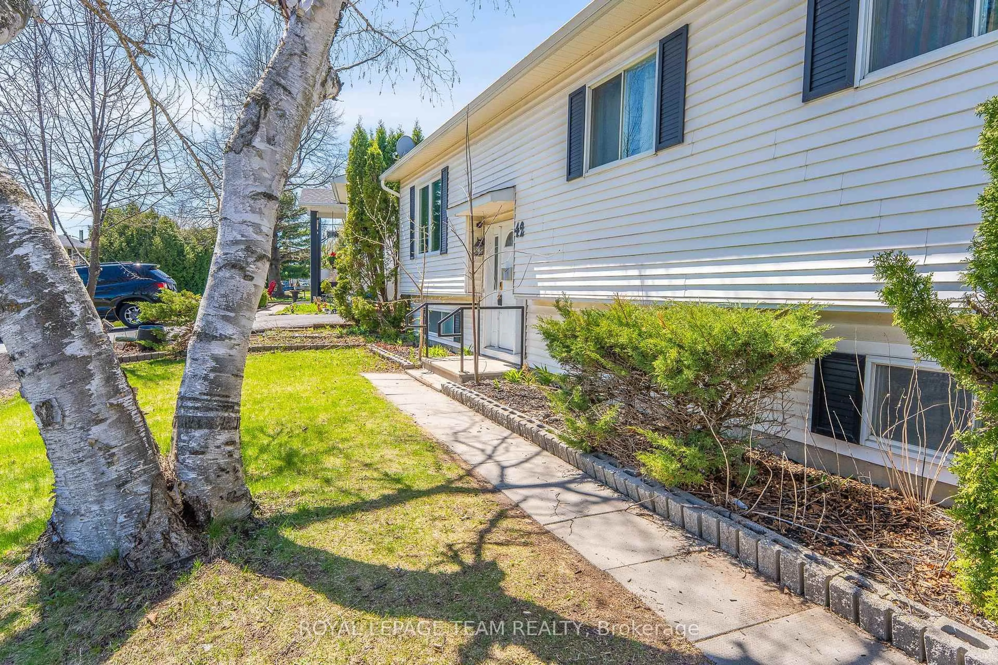 A pic from outside/outdoor area/front of a property/back of a property/a pic from drone, street for 42 Poole Creek Cres, Ottawa Ontario K2S 1T7