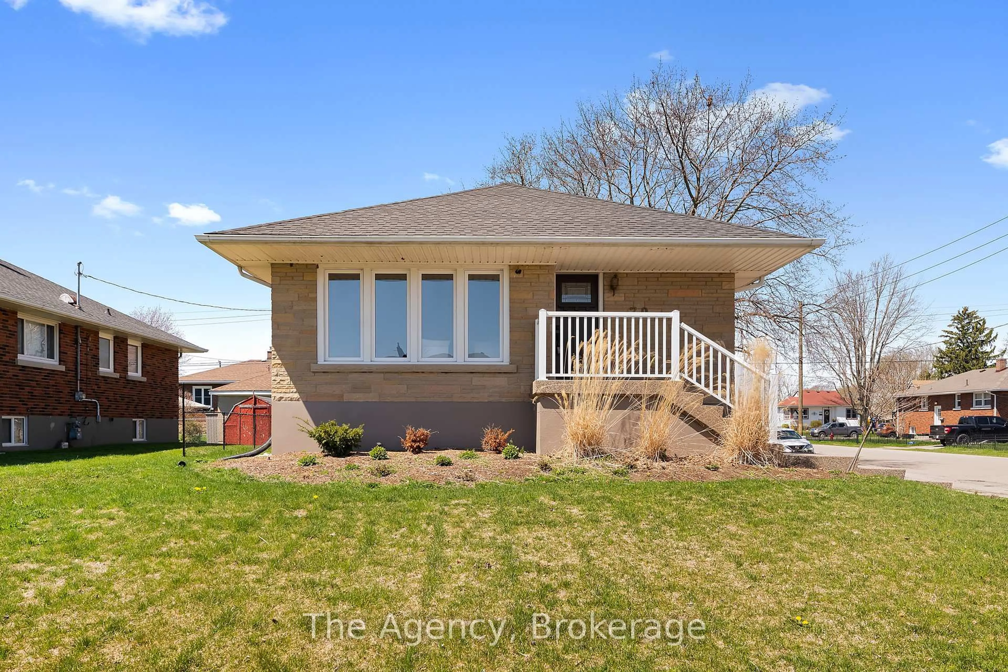 Home with brick exterior material, street for 70 South Cres, Port Colborne Ontario L3K 2X9
