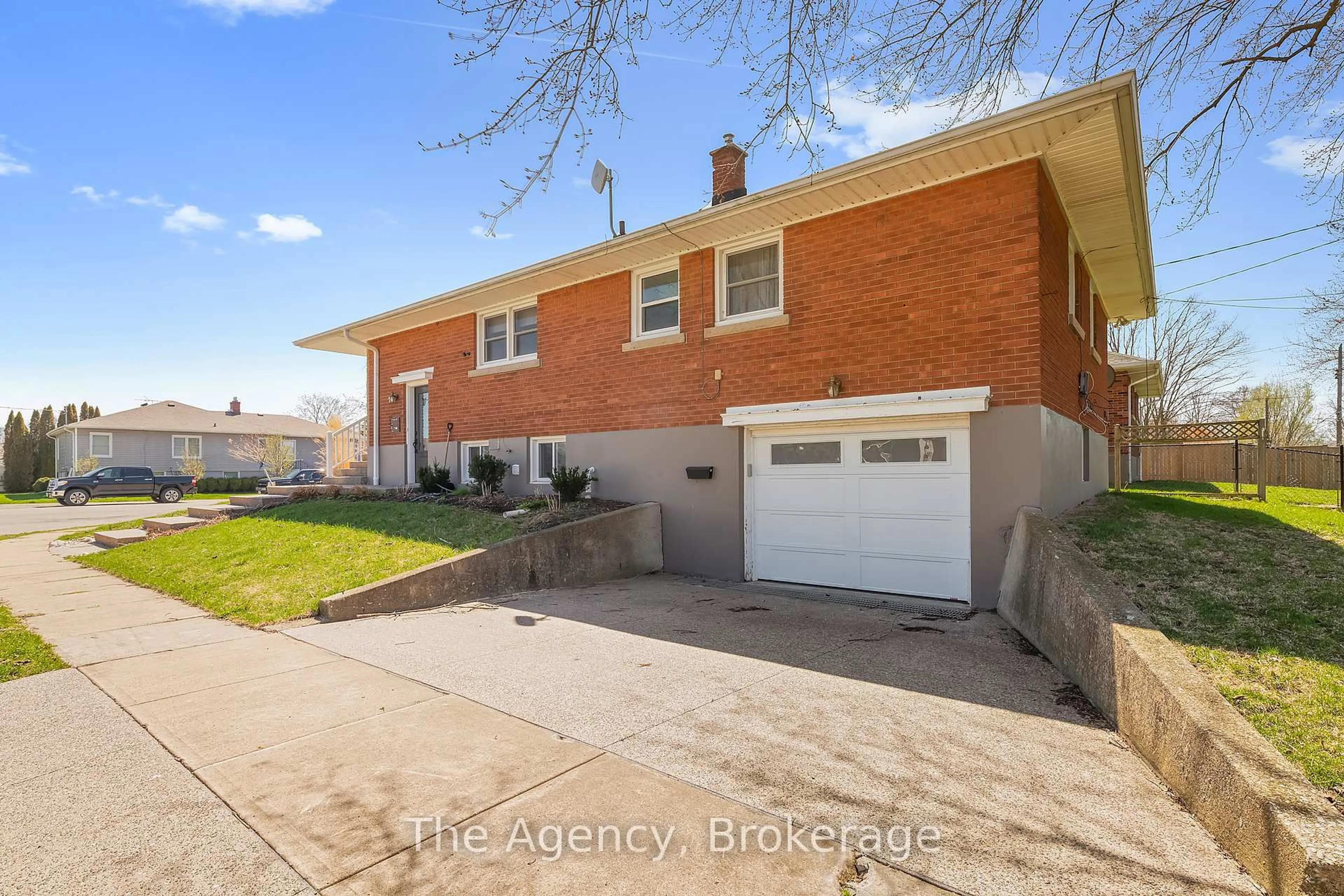 Home with brick exterior material, street for 70 South Cres, Port Colborne Ontario L3K 2X9