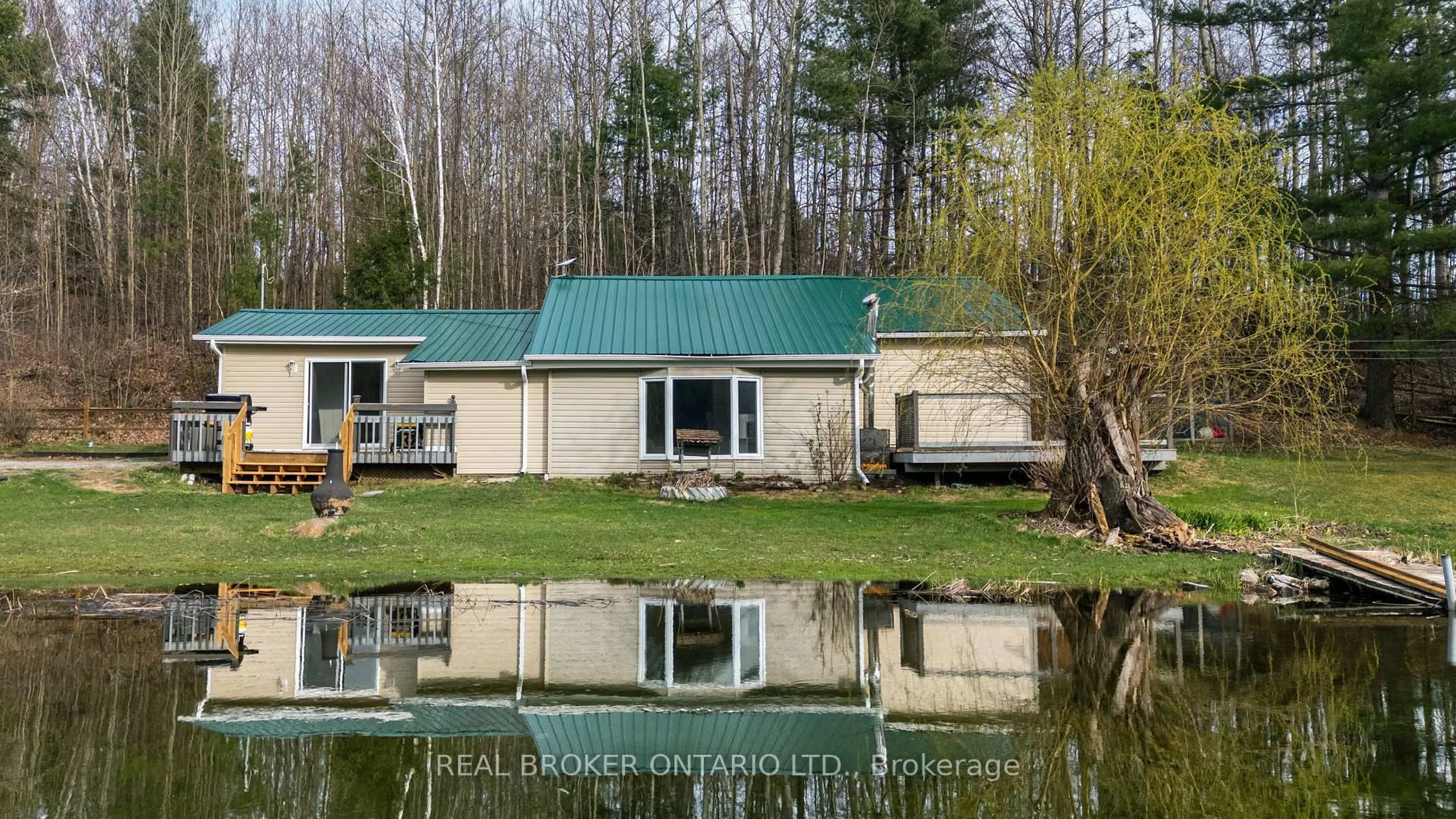 Home with vinyl exterior material, water/lake/river/ocean view for 3385 Bolingbroke Rd, Maberly Ontario K0H 2B0
