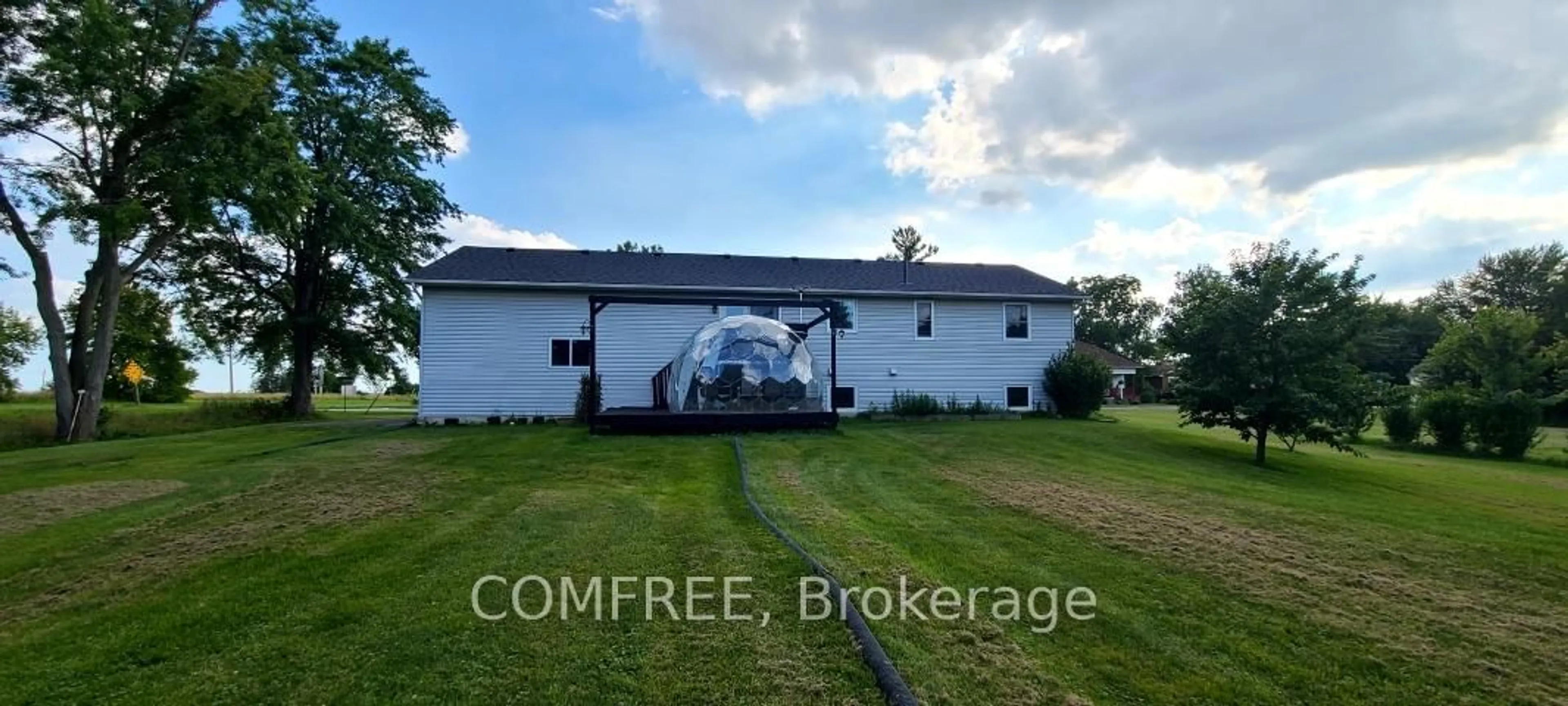A pic from outside/outdoor area/front of a property/back of a property/a pic from drone, building for 14 Wellington Ave, Southwest Middlesex Ontario N0L 1A0