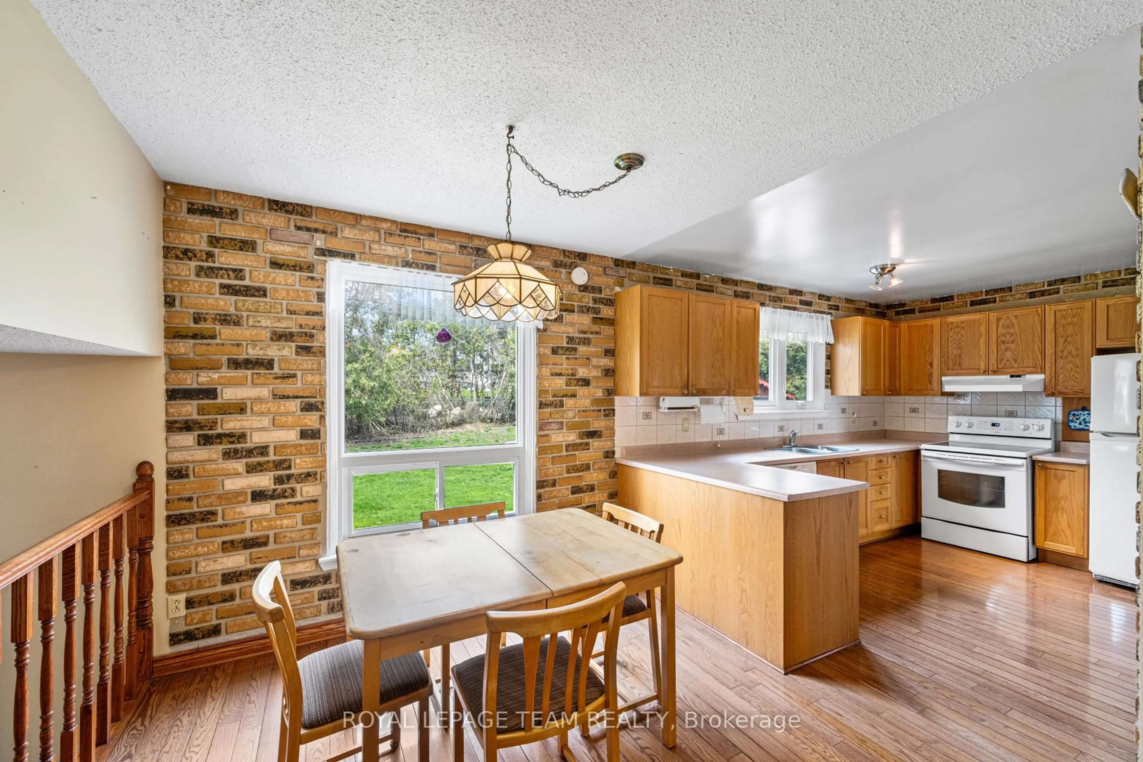 Open concept kitchen, ceramic/tile floor for 19 Parklane Crt, Ottawa Ontario K1B 3H3