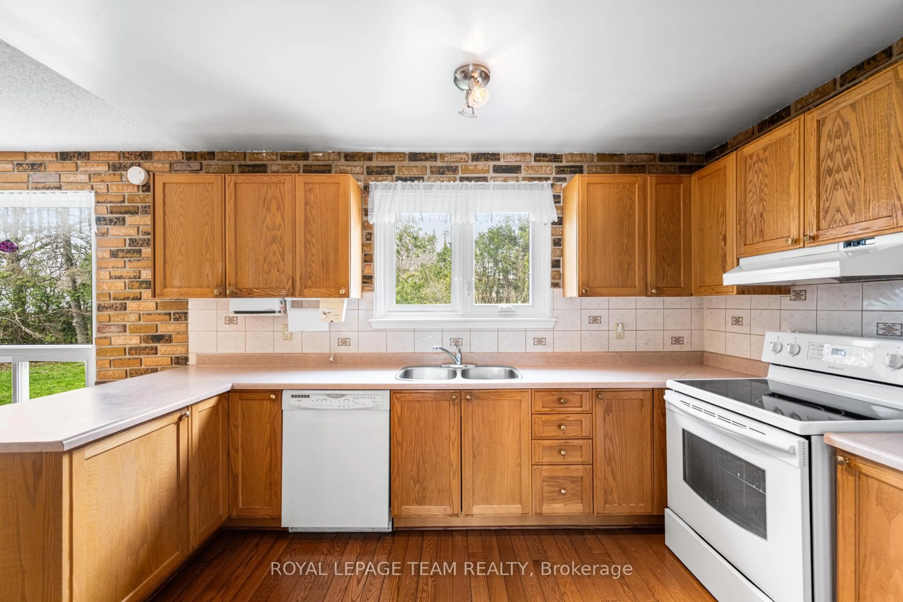 Standard kitchen, unknown for 19 Parklane Crt, Ottawa Ontario K1B 3H3