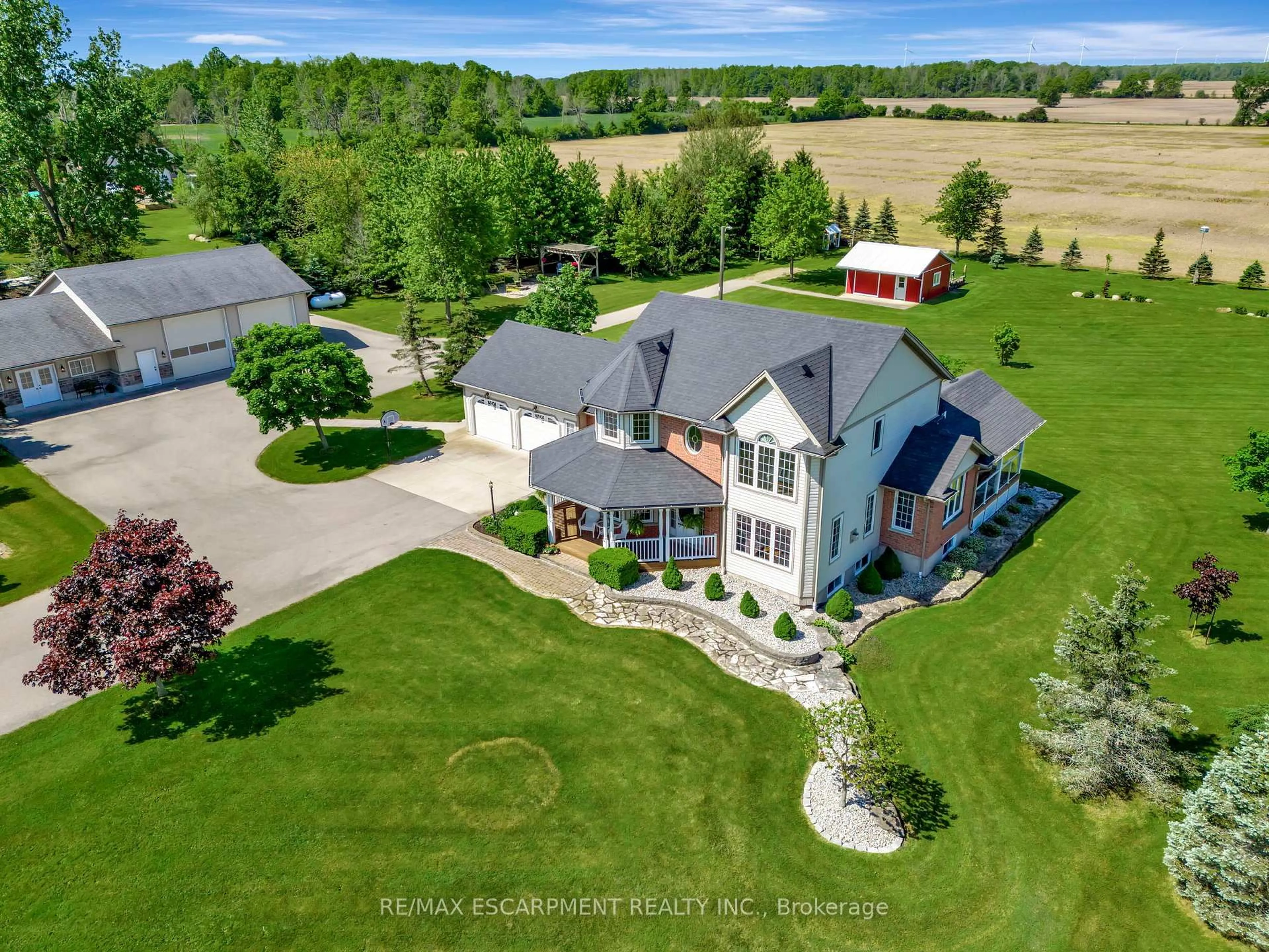 A pic from outside/outdoor area/front of a property/back of a property/a pic from drone, unknown for 533 Marshall Rd, Haldimand Ontario N1A 2W8