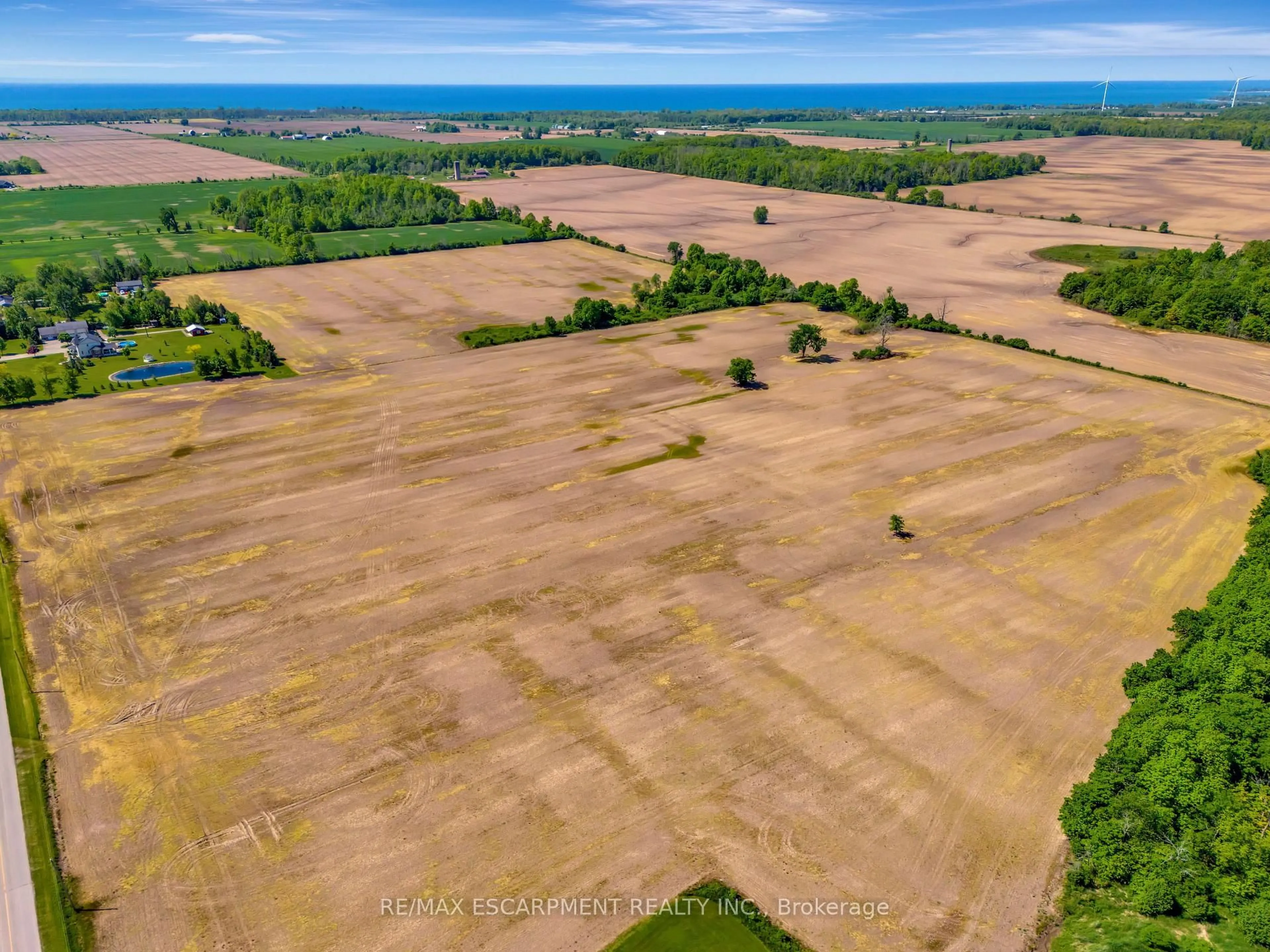 A pic from outside/outdoor area/front of a property/back of a property/a pic from drone, water/lake/river/ocean view for 533 Marshall Rd, Haldimand Ontario N1A 2W8