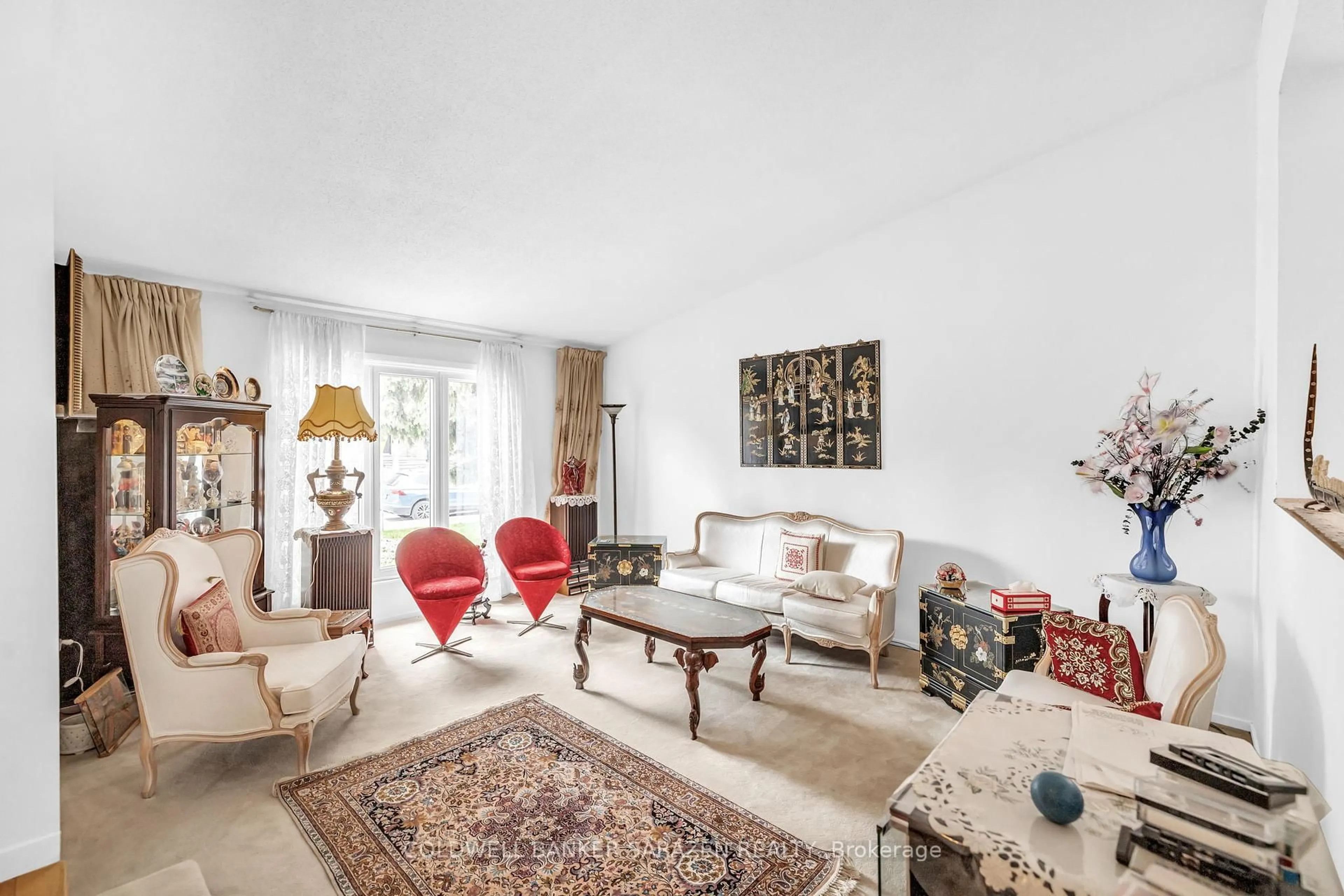 Living room with furniture, unknown for 125 Lanark Ave, Ottawa Ontario K1Z 8P6