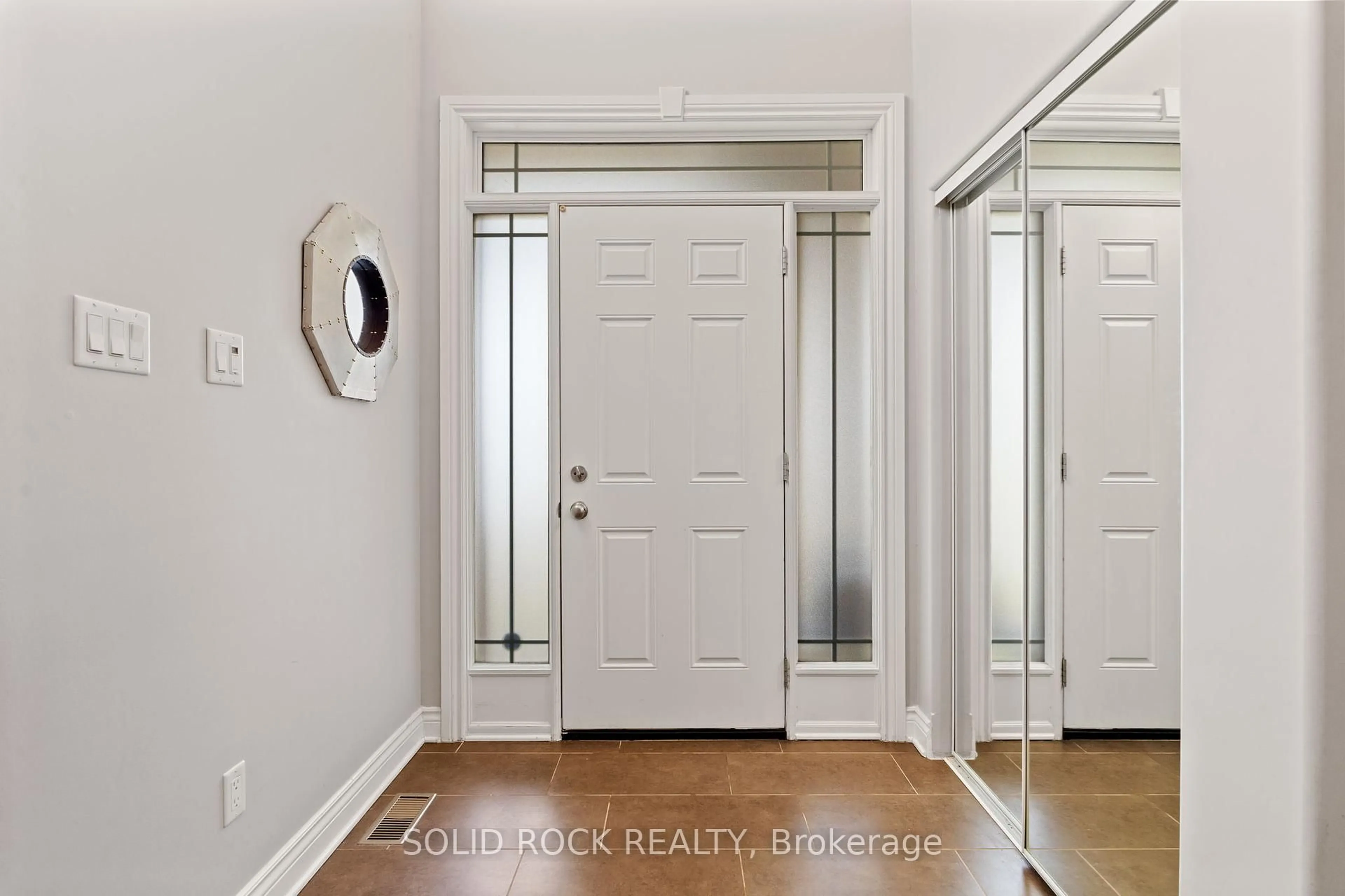 Indoor entryway for 422 Mercury St, Clarence-Rockland Ontario K4K 0G8