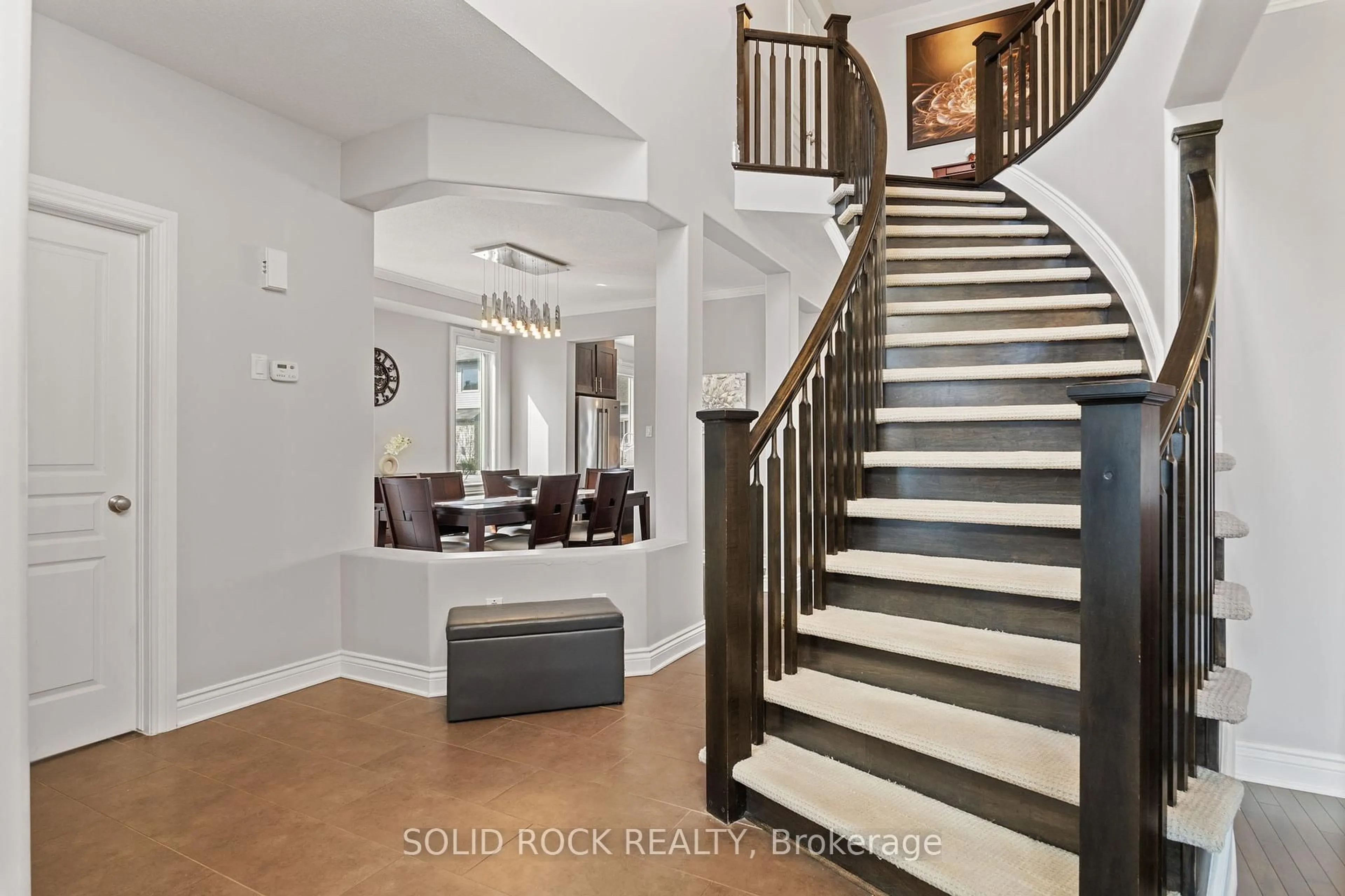 Indoor entryway for 422 Mercury St, Clarence-Rockland Ontario K4K 0G8