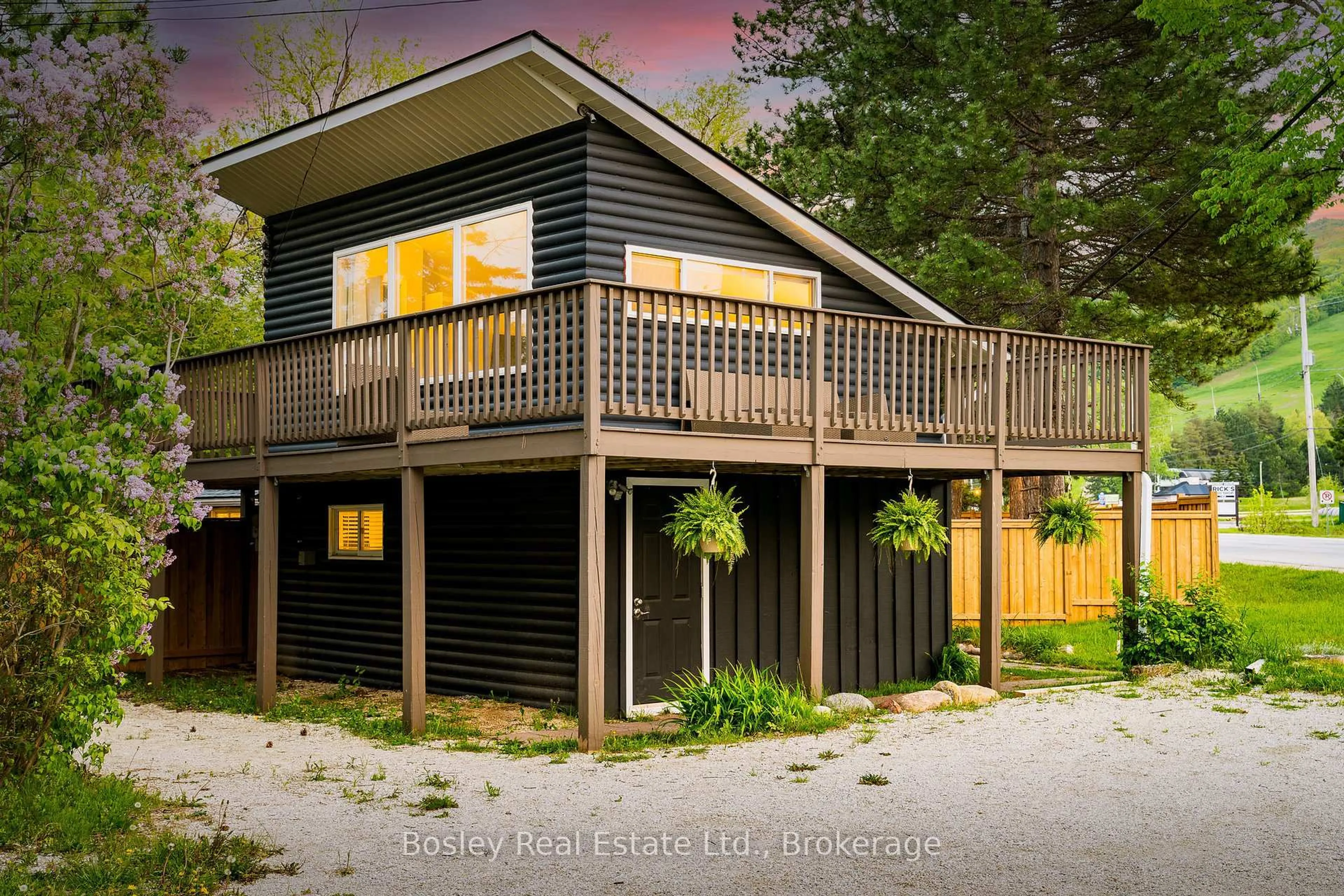 Unknown for 102 HELEN St, Blue Mountains Ontario L9Y 3Z2