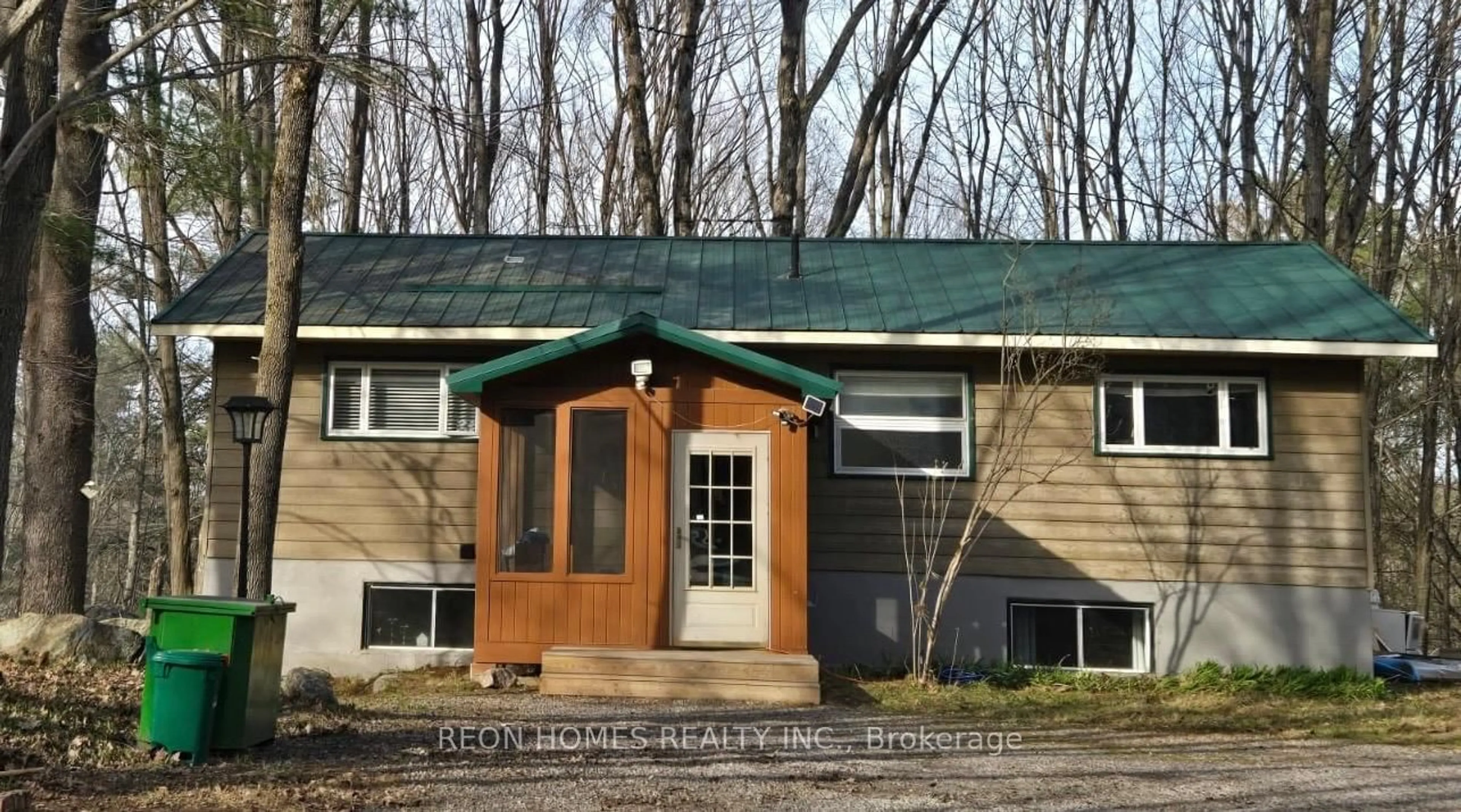 Home with vinyl exterior material, building for 1129 FOREMAN Rd, Muskoka Lakes Ontario P0B 1J0