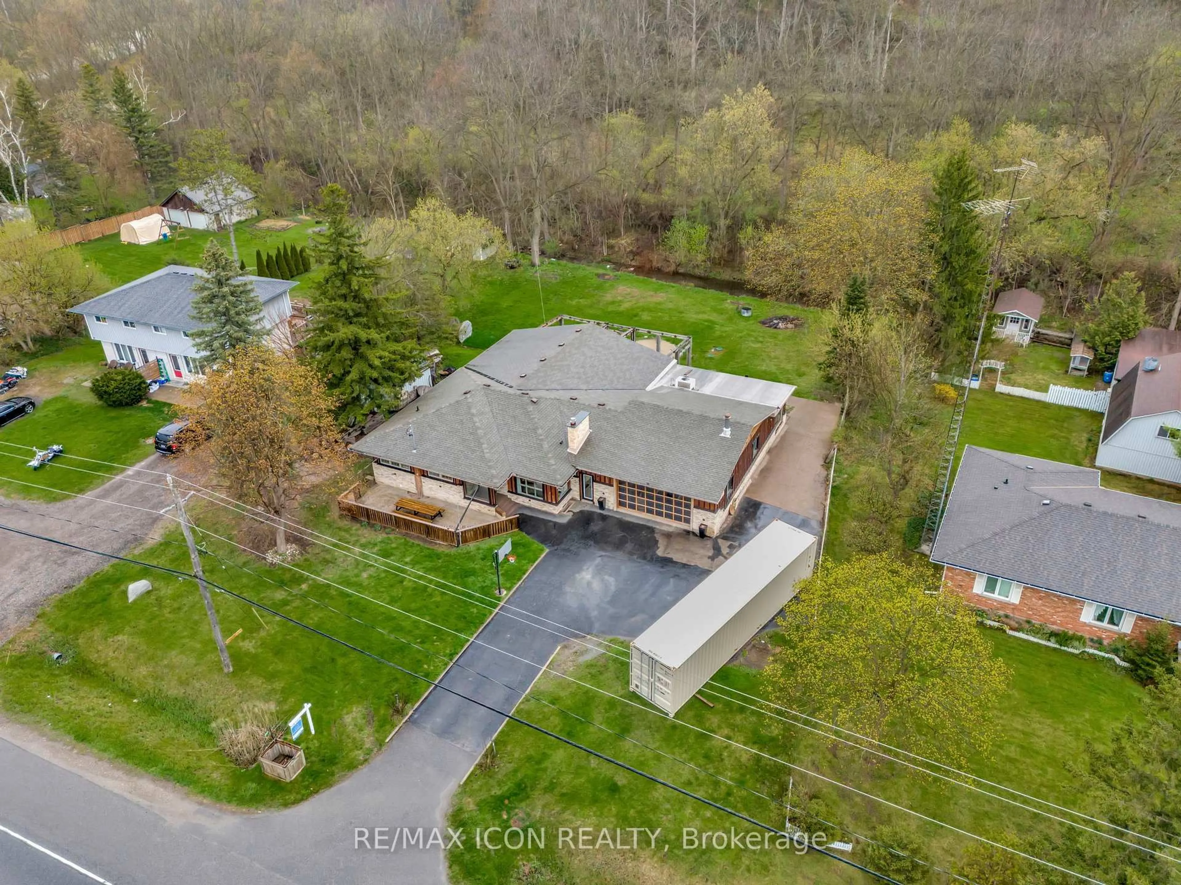 A pic from outside/outdoor area/front of a property/back of a property/a pic from drone, unknown for 1257 Brantford Highway, North Dumfries Ontario N1R 5S6