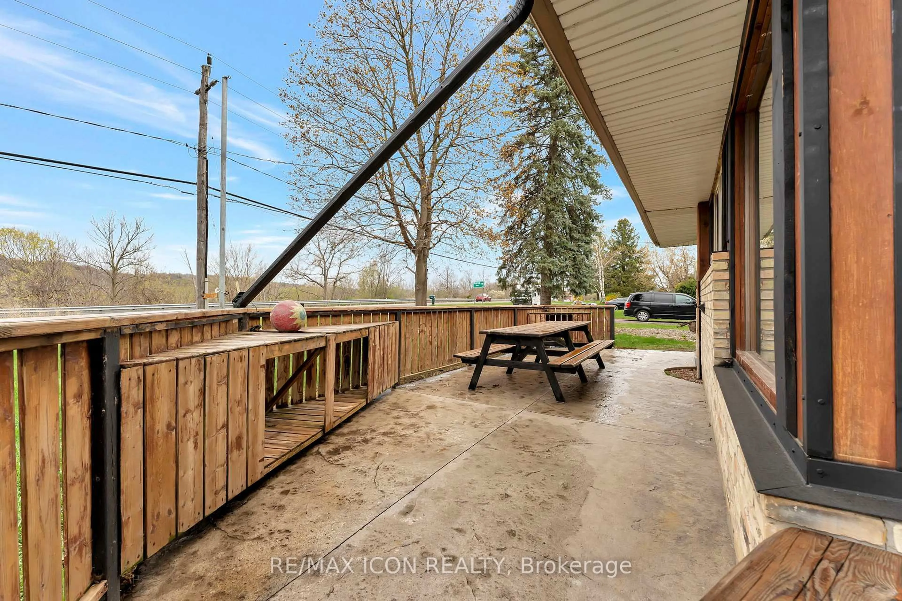 Patio, unknown for 1257 Brantford Highway, North Dumfries Ontario N1R 5S6