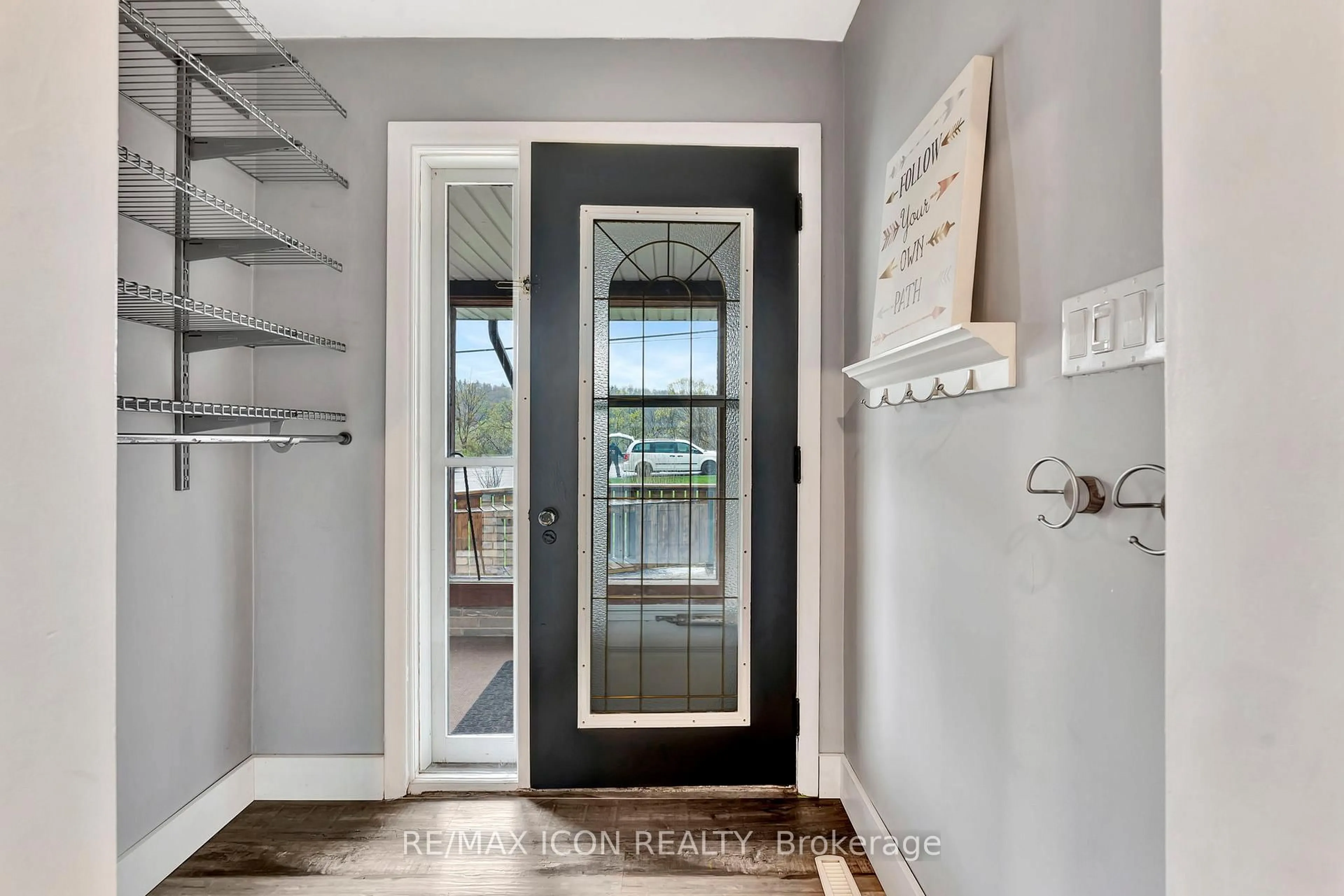 Indoor entryway for 1257 Brantford Highway, North Dumfries Ontario N1R 5S6