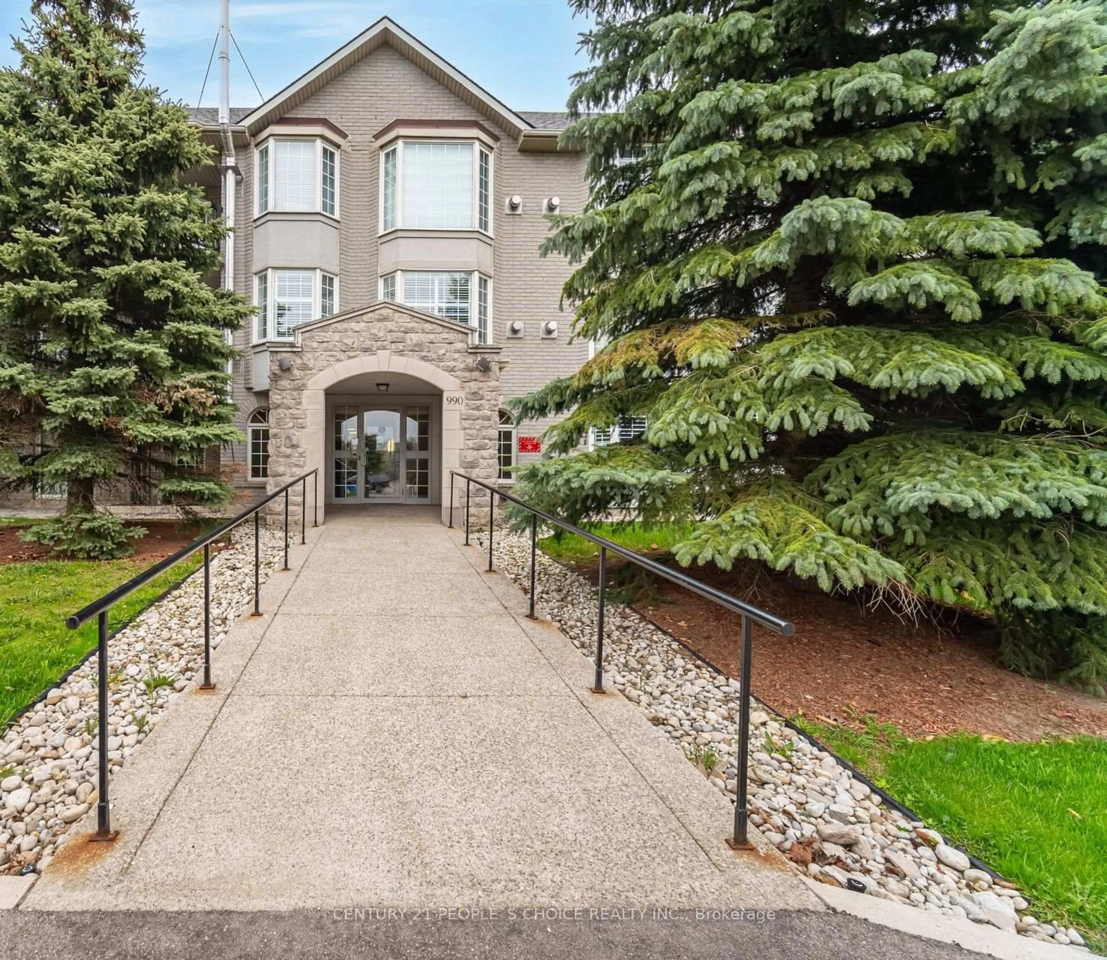 Indoor foyer for 990 Golf Links Rd #308, Hamilton Ontario L9K 1J8