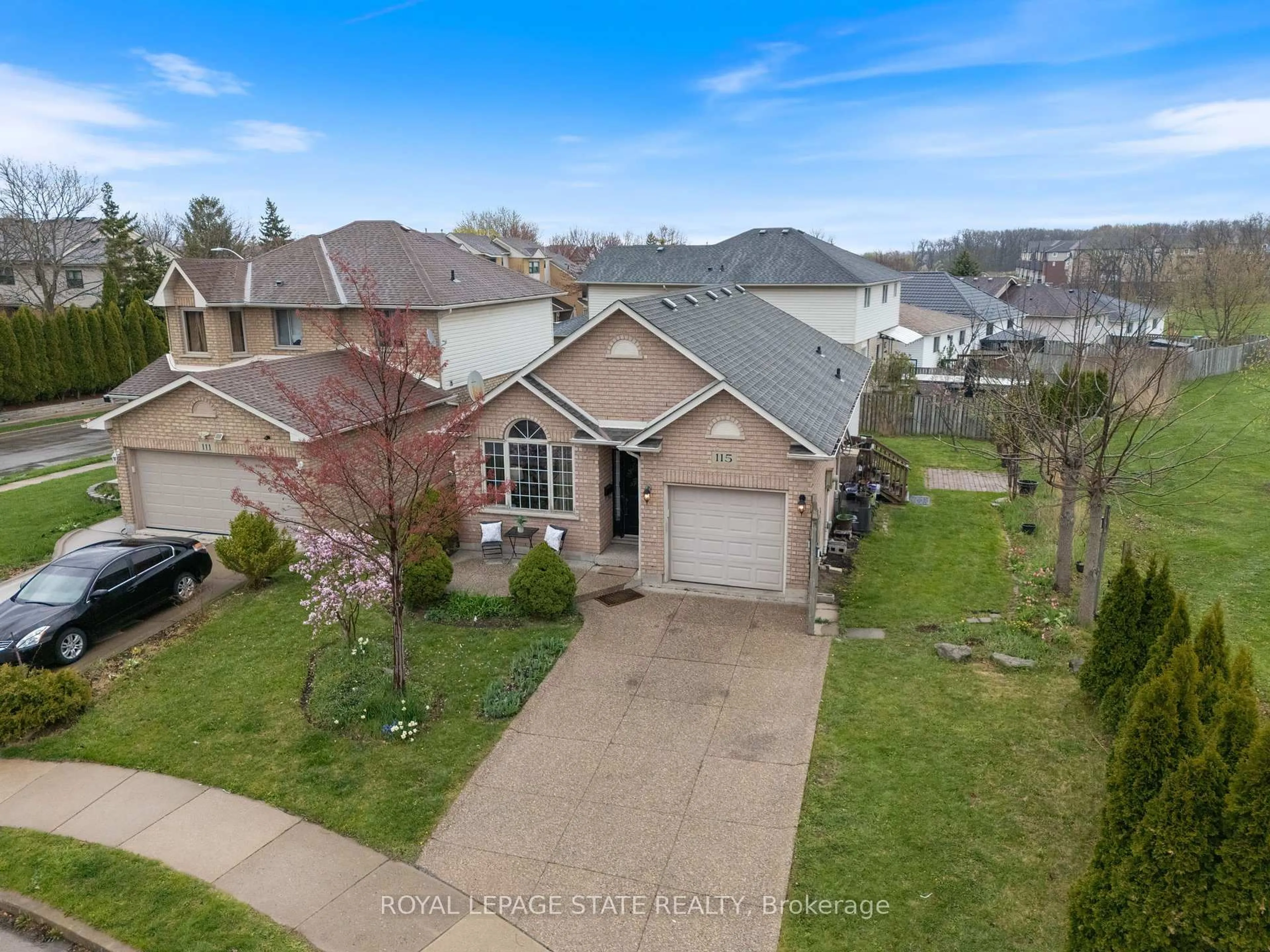 A pic from outside/outdoor area/front of a property/back of a property/a pic from drone, unknown for 115 Colin Cres, Hamilton Ontario L9A 5H8