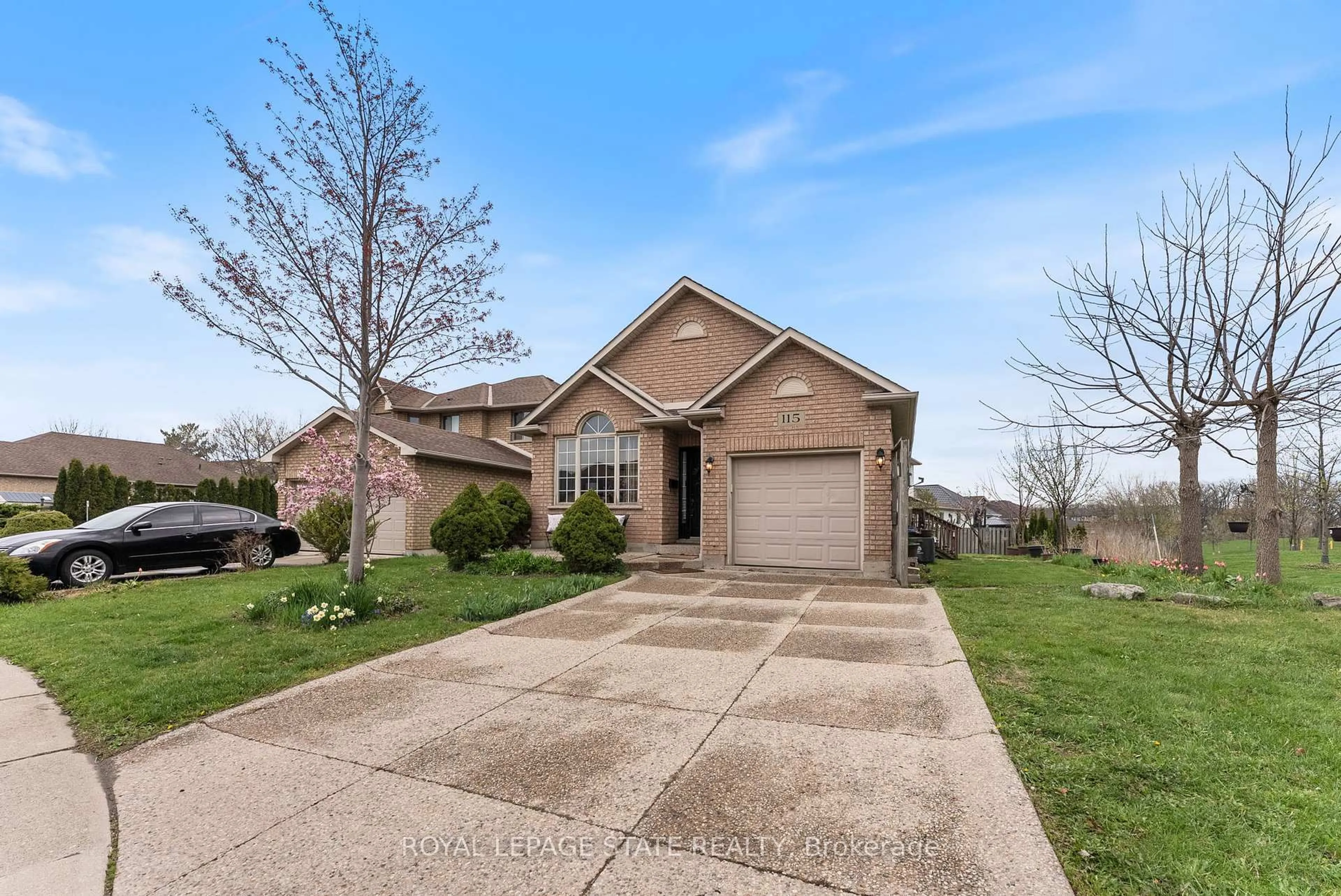Unknown for 115 Colin Cres, Hamilton Ontario L9A 5H8