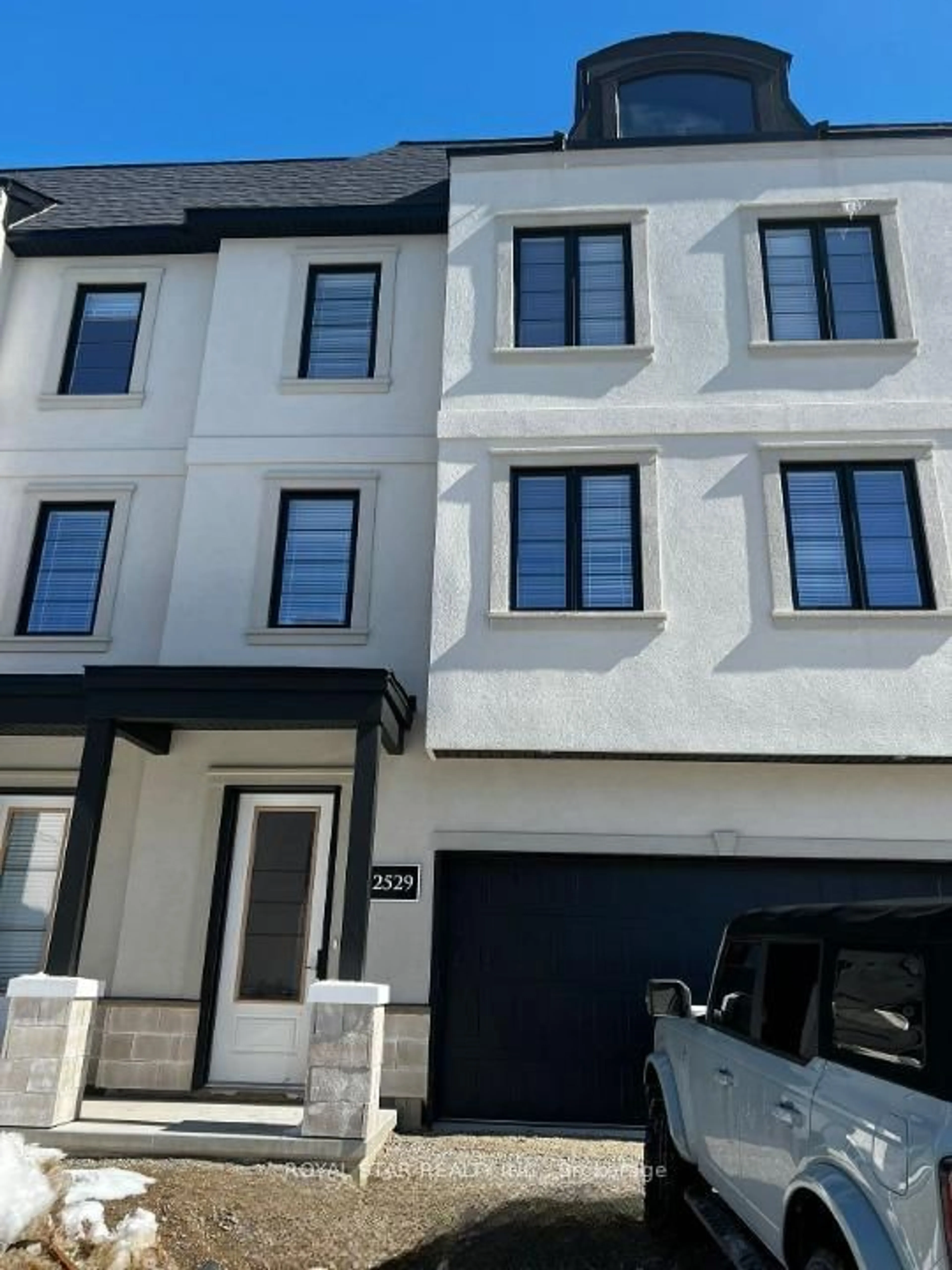 Home with vinyl exterior material, street for 2529 Meadowlands Way #32, London North Ontario N6G 5L8