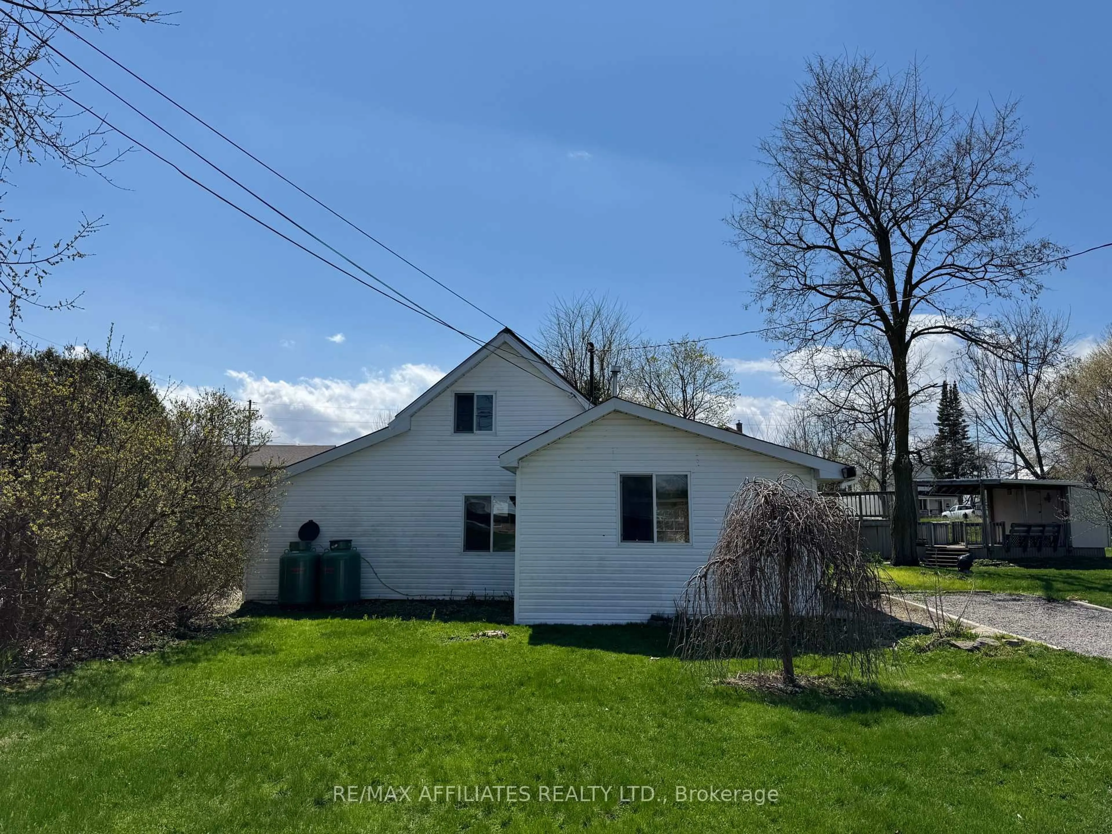 A pic from outside/outdoor area/front of a property/back of a property/a pic from drone, unknown for 10 Charlotte St, Montague Ontario K7A 2X7