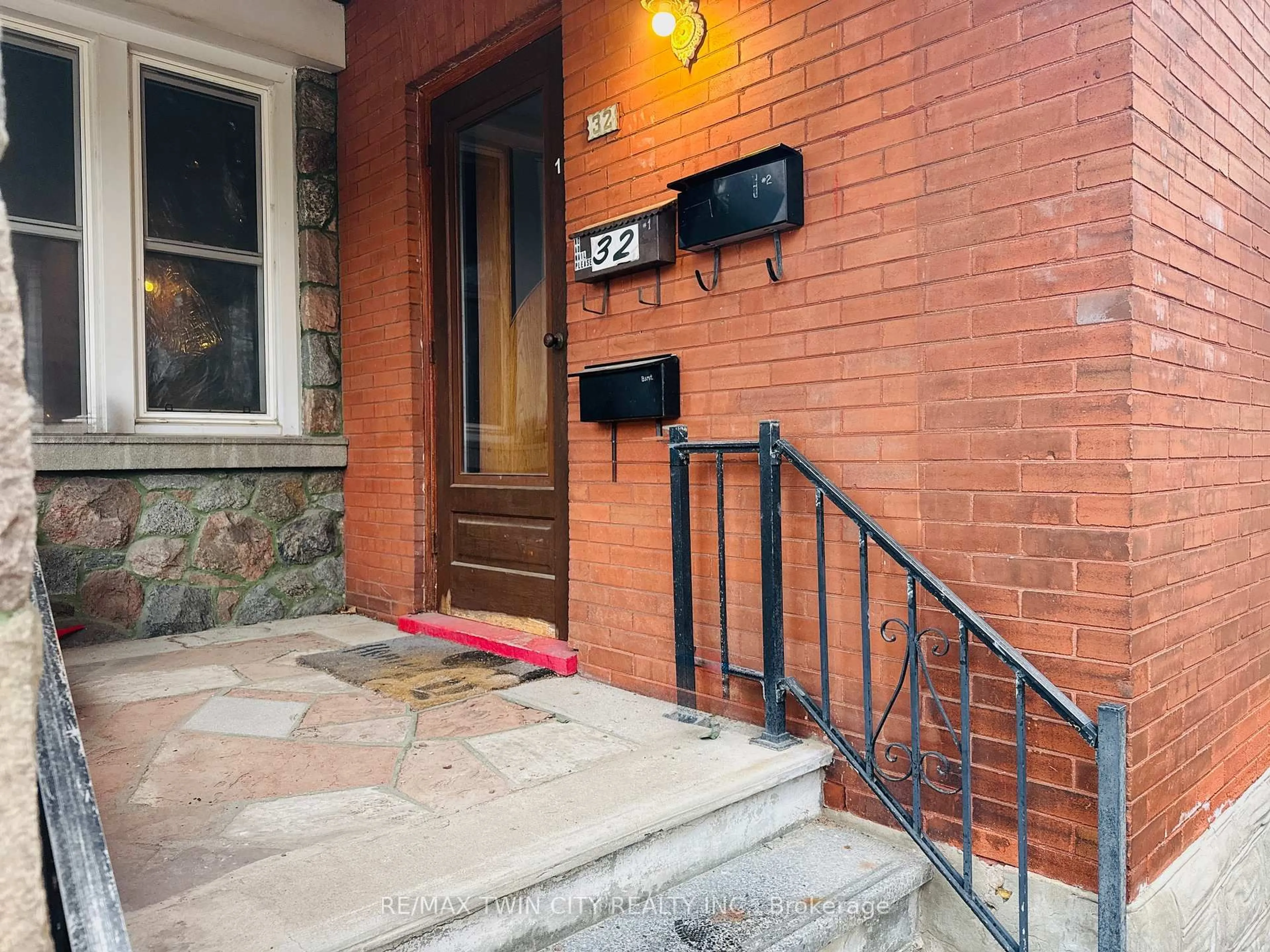 Unknown for 32 Simeon St, Kitchener Ontario N2H 1S1