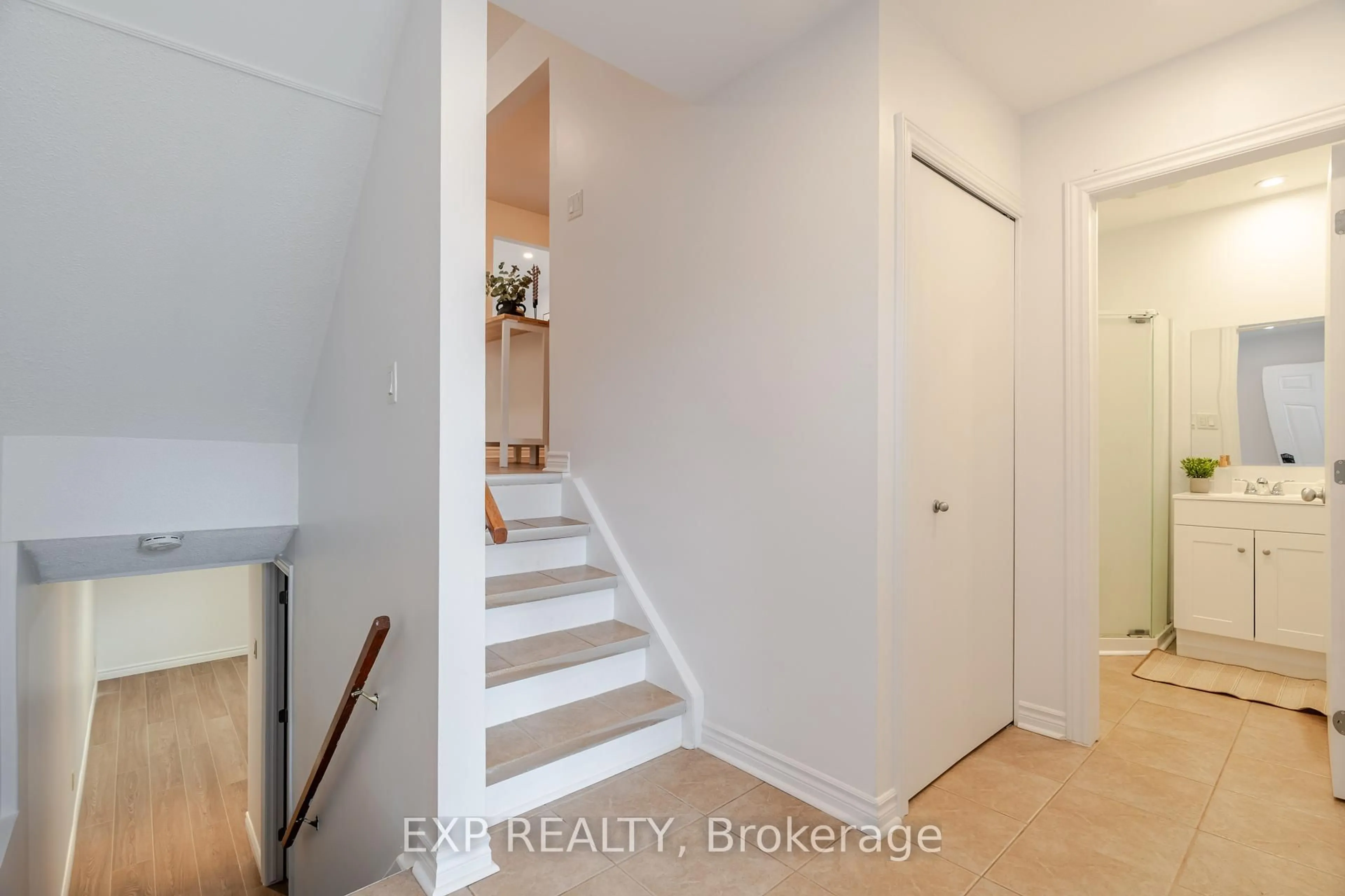 Indoor entryway for 60 Alison Korn Private, Ottawa Ontario K2H 8M6