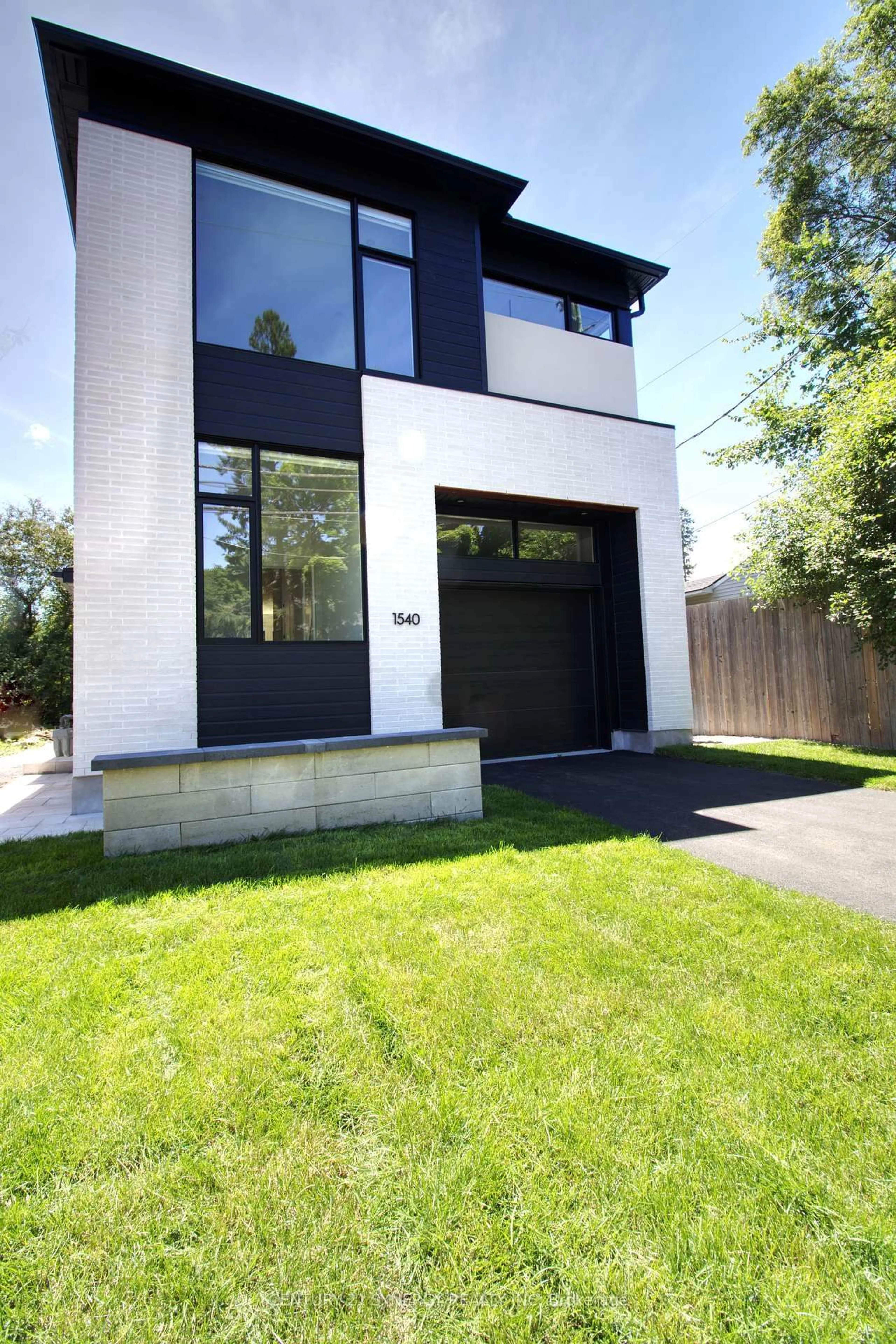 Home with brick exterior material, street for 1540 Kilborn Ave, Ottawa Ontario K1H 6M3