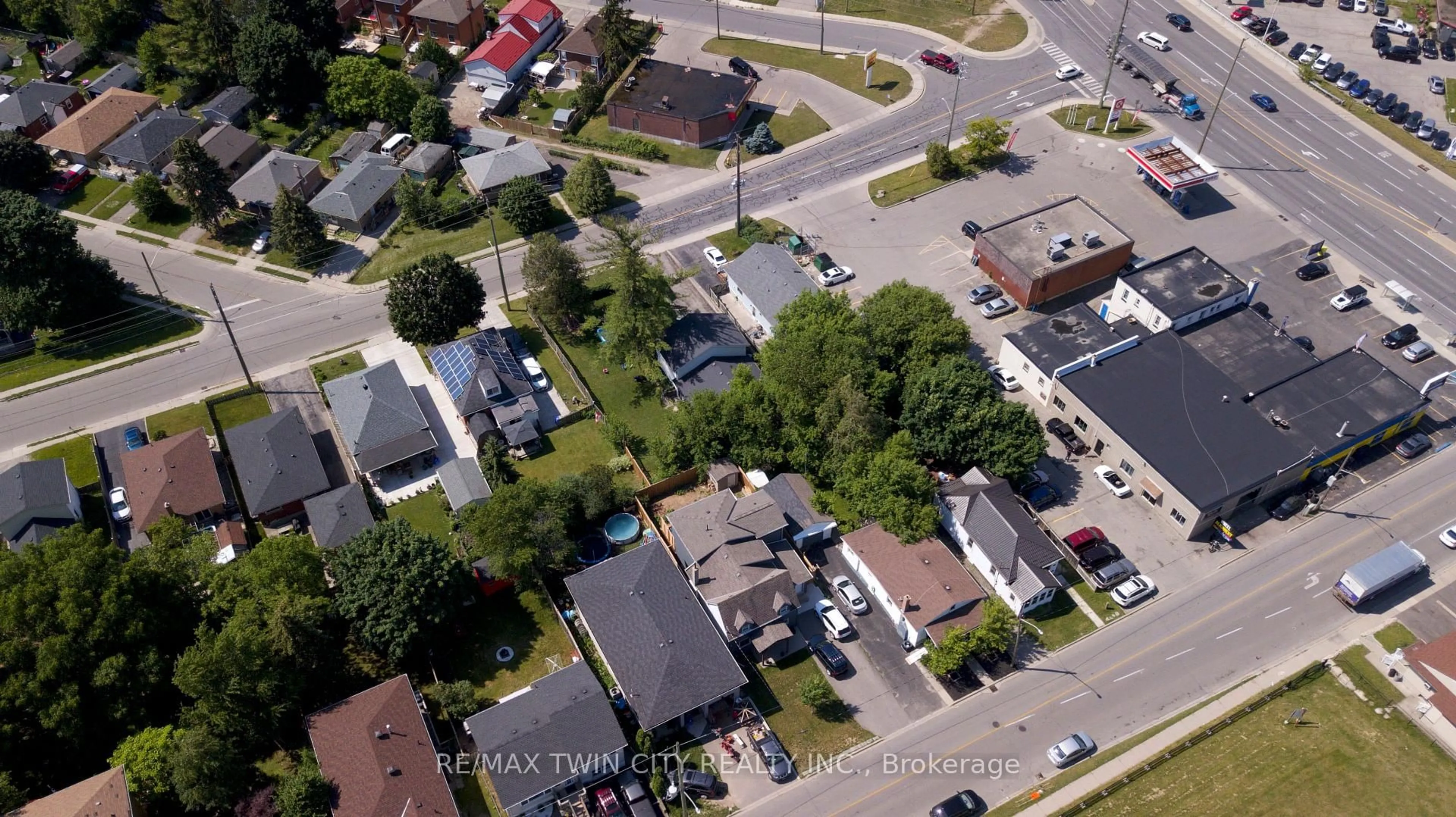 A pic from outside/outdoor area/front of a property/back of a property/a pic from drone, street for 13 Brooklyne Rd, Cambridge Ontario N1R 1C4