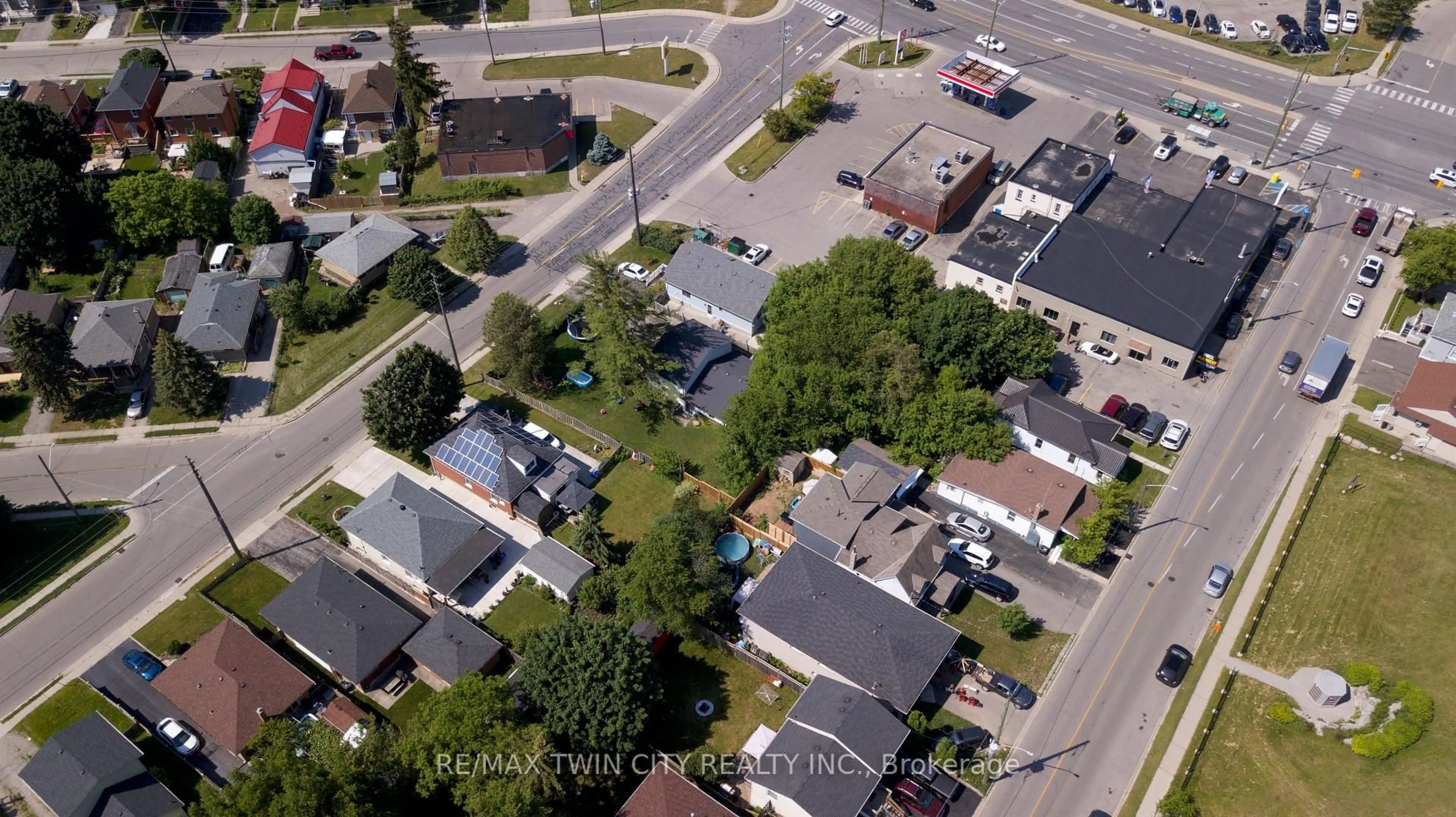 A pic from outside/outdoor area/front of a property/back of a property/a pic from drone, street for 13 Brooklyne Rd, Cambridge Ontario N1R 1C4