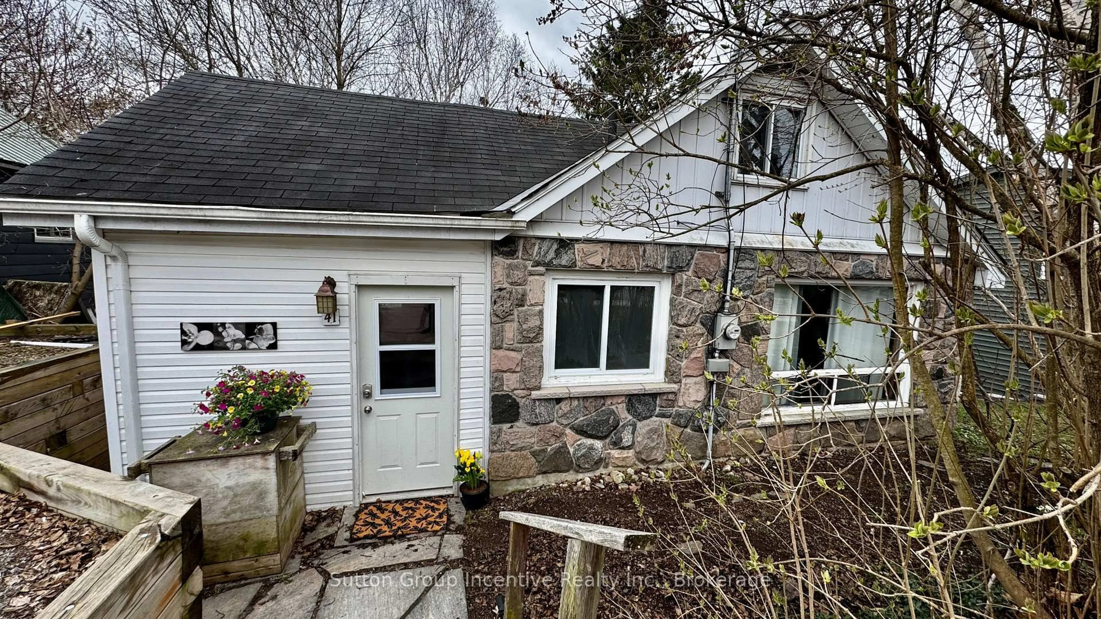 Unknown for 41 Manominee St, Huntsville Ontario P1H 1K8