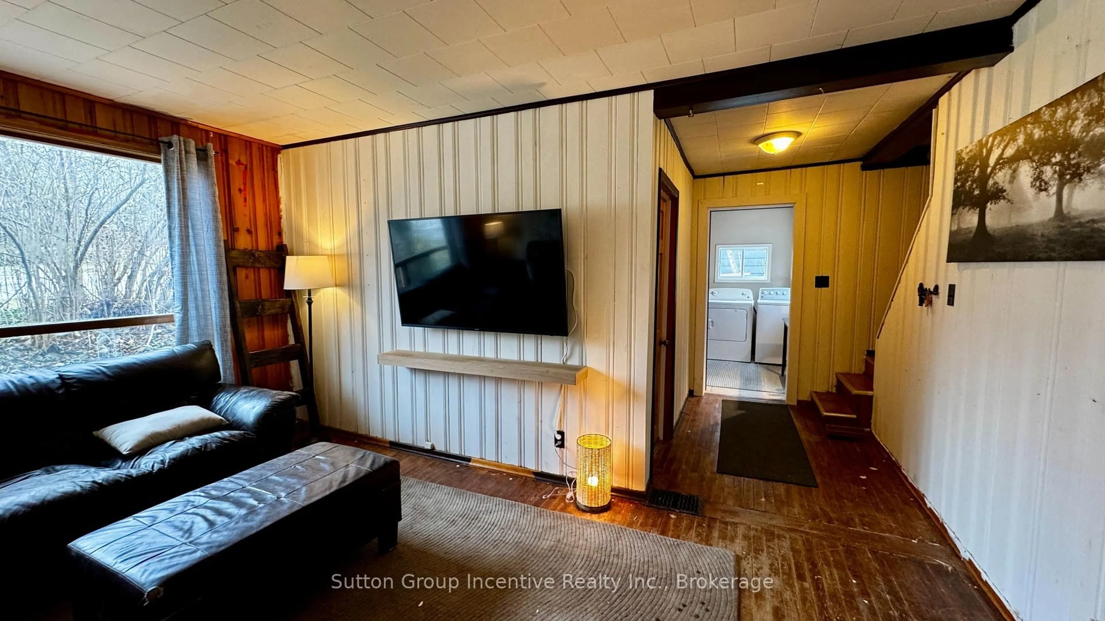 Home theater for 41 Manominee St, Huntsville Ontario P1H 1K8