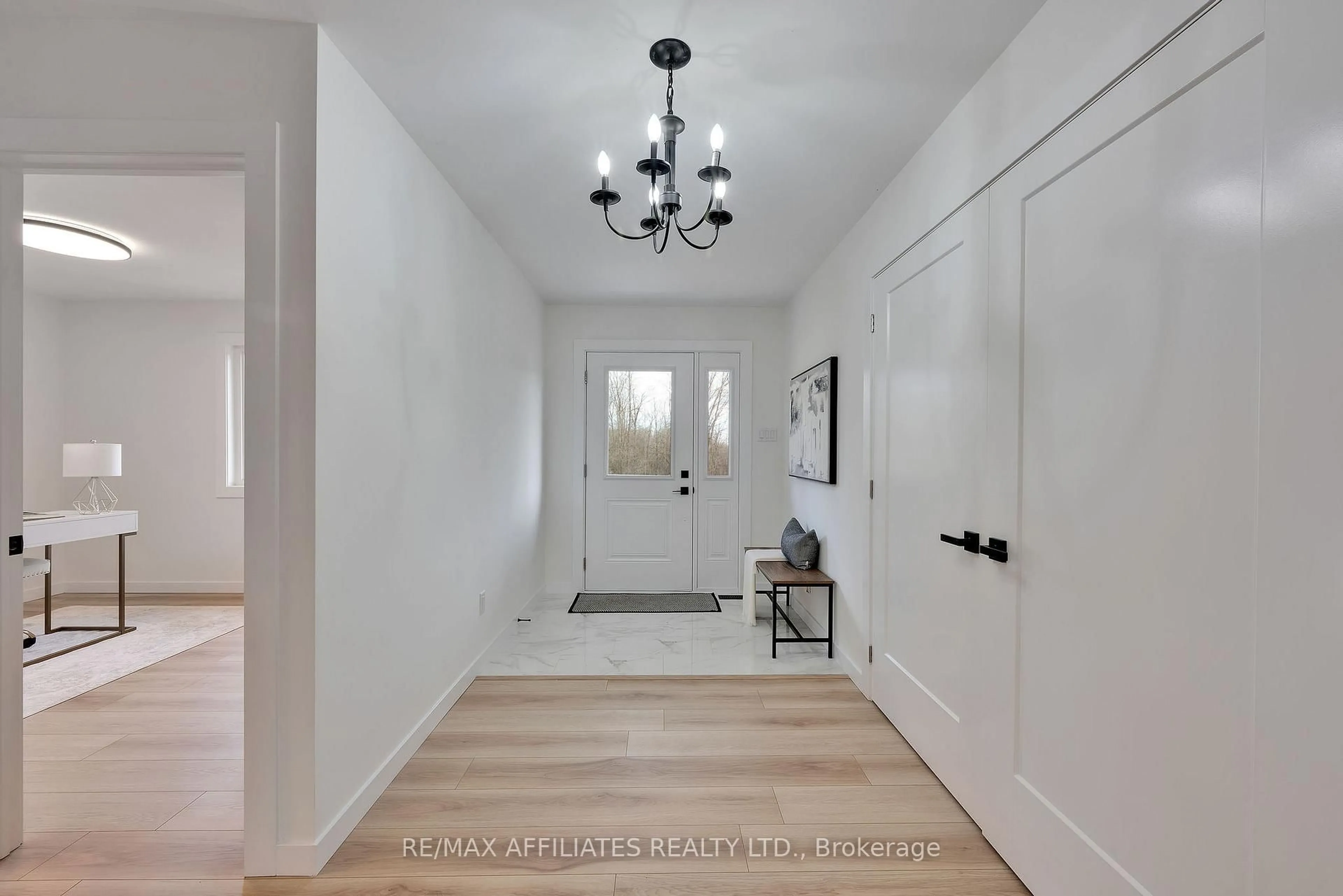 Indoor entryway for 1146 Rideau River Rd, Merrickville Ontario K0G 1N0