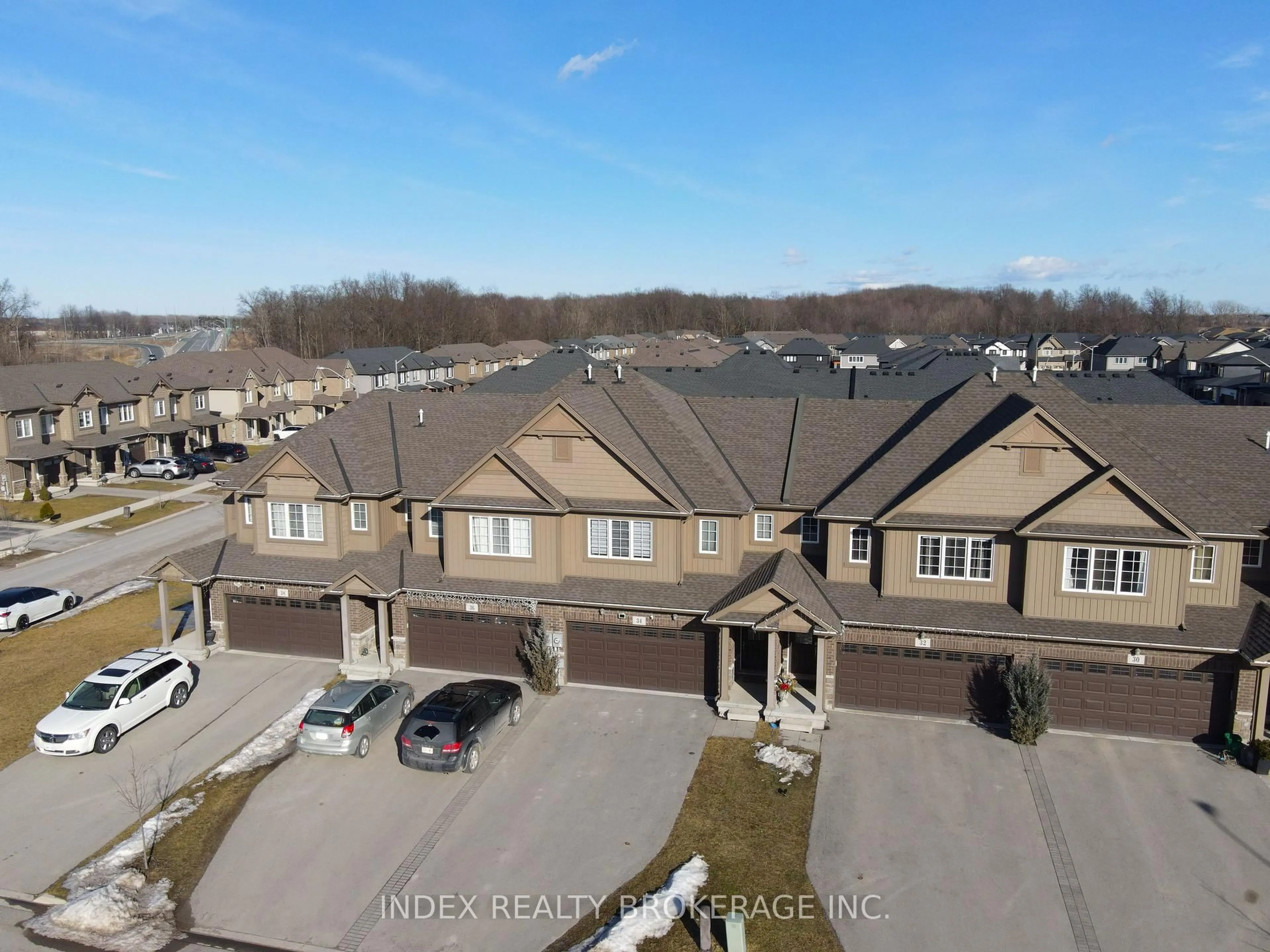 A pic from outside/outdoor area/front of a property/back of a property/a pic from drone, unknown for 34 Wilkerson St, Thorold Ontario L2V 0G4