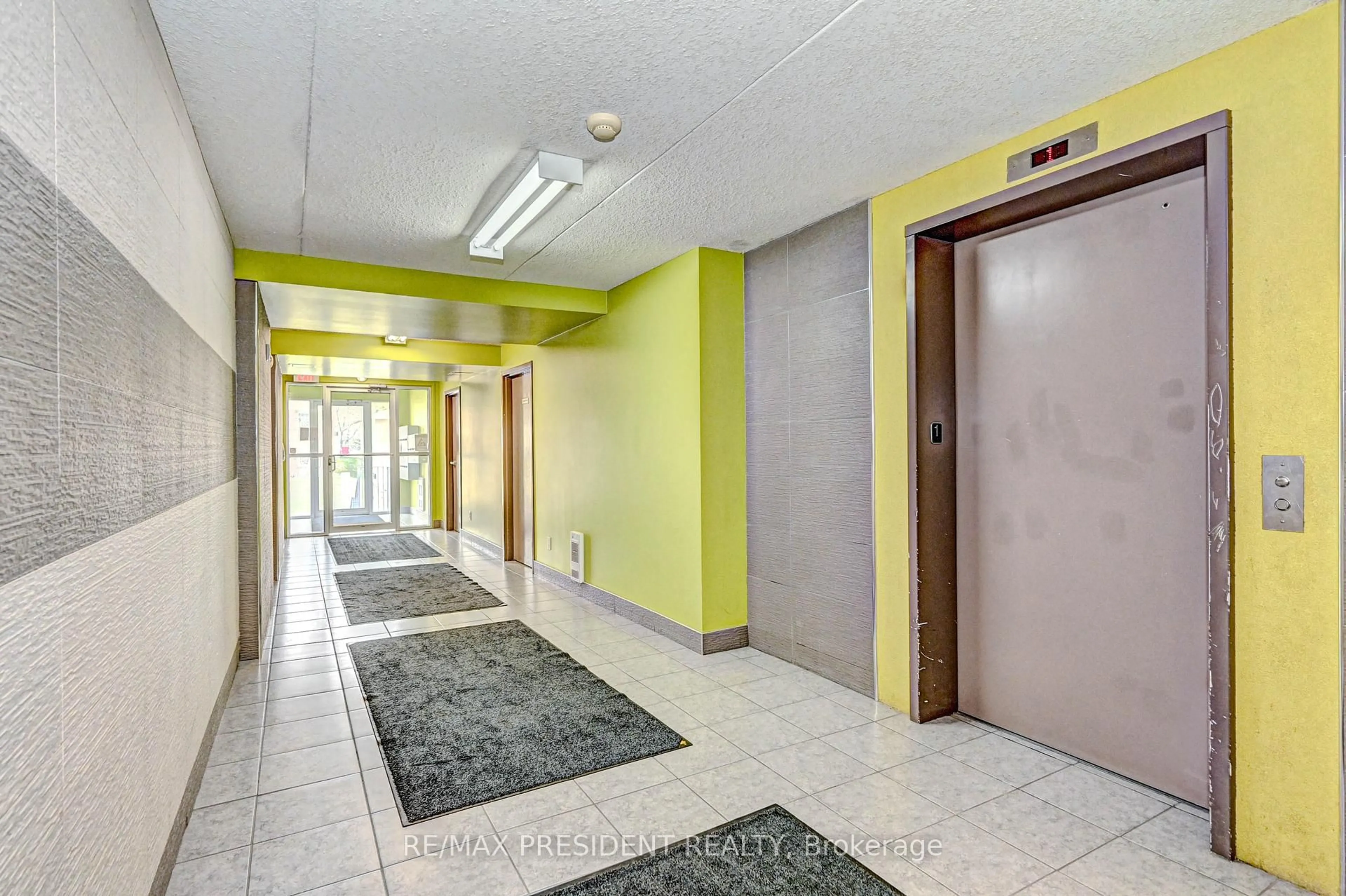 Indoor foyer for 261 Lester St #504, Waterloo Ontario N2L 3W6