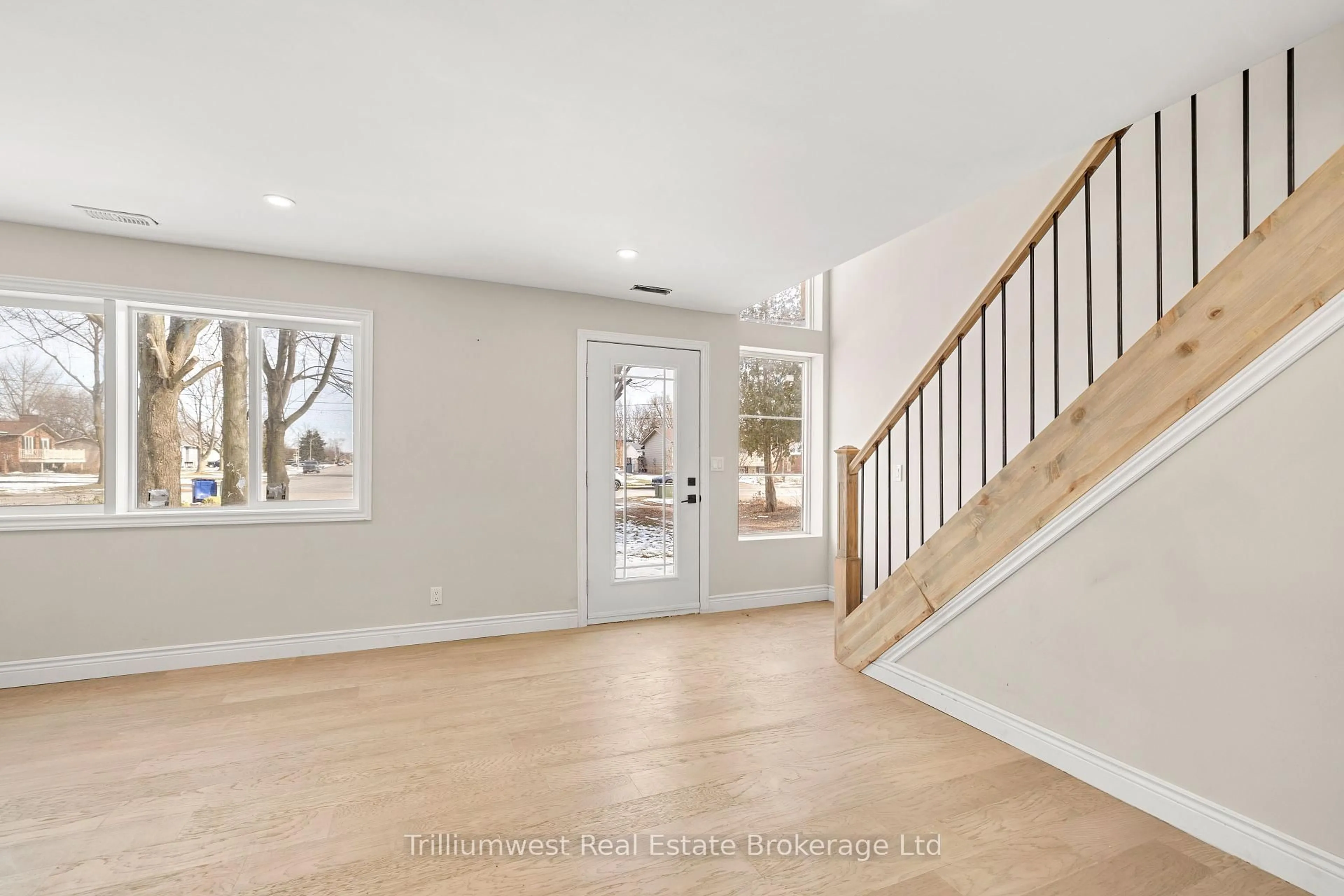 Indoor entryway for 128 Ducharme St, Lakeshore Ontario N0R 1A0