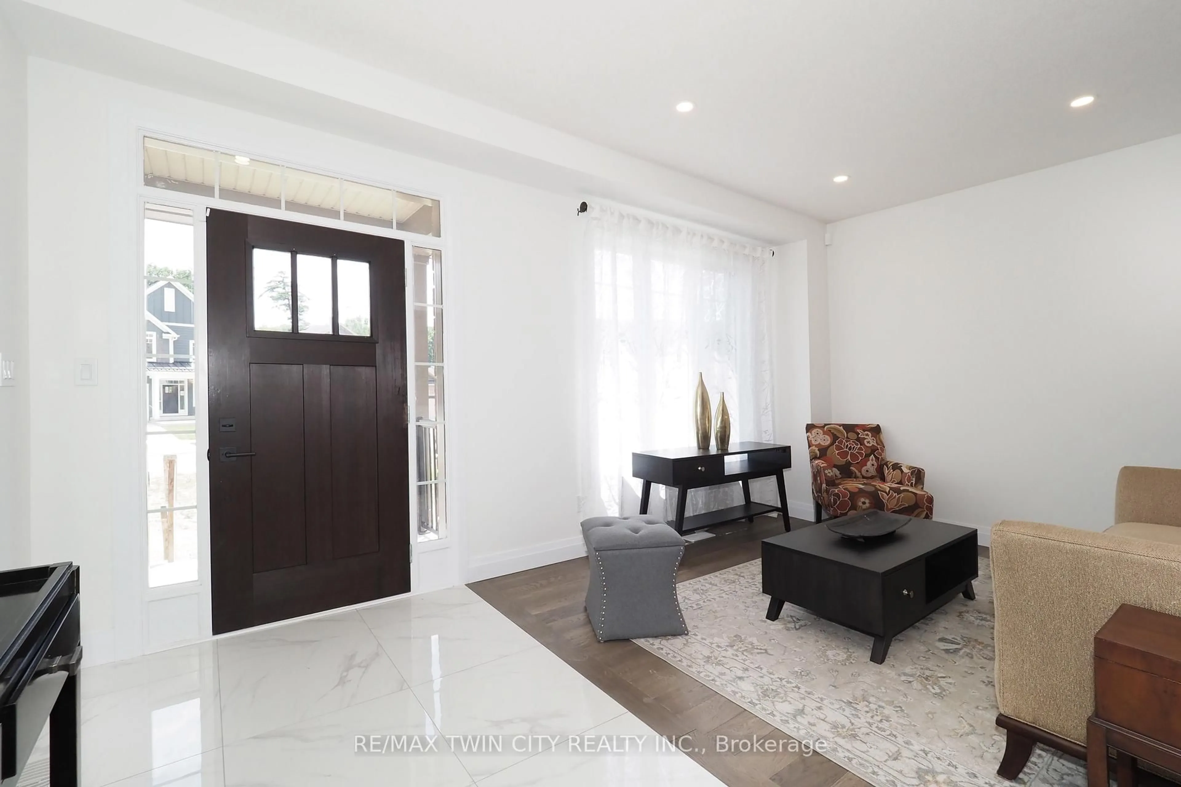 Indoor entryway for 217 JEFFREY Pl, Kitchener Ontario N2C 2T7
