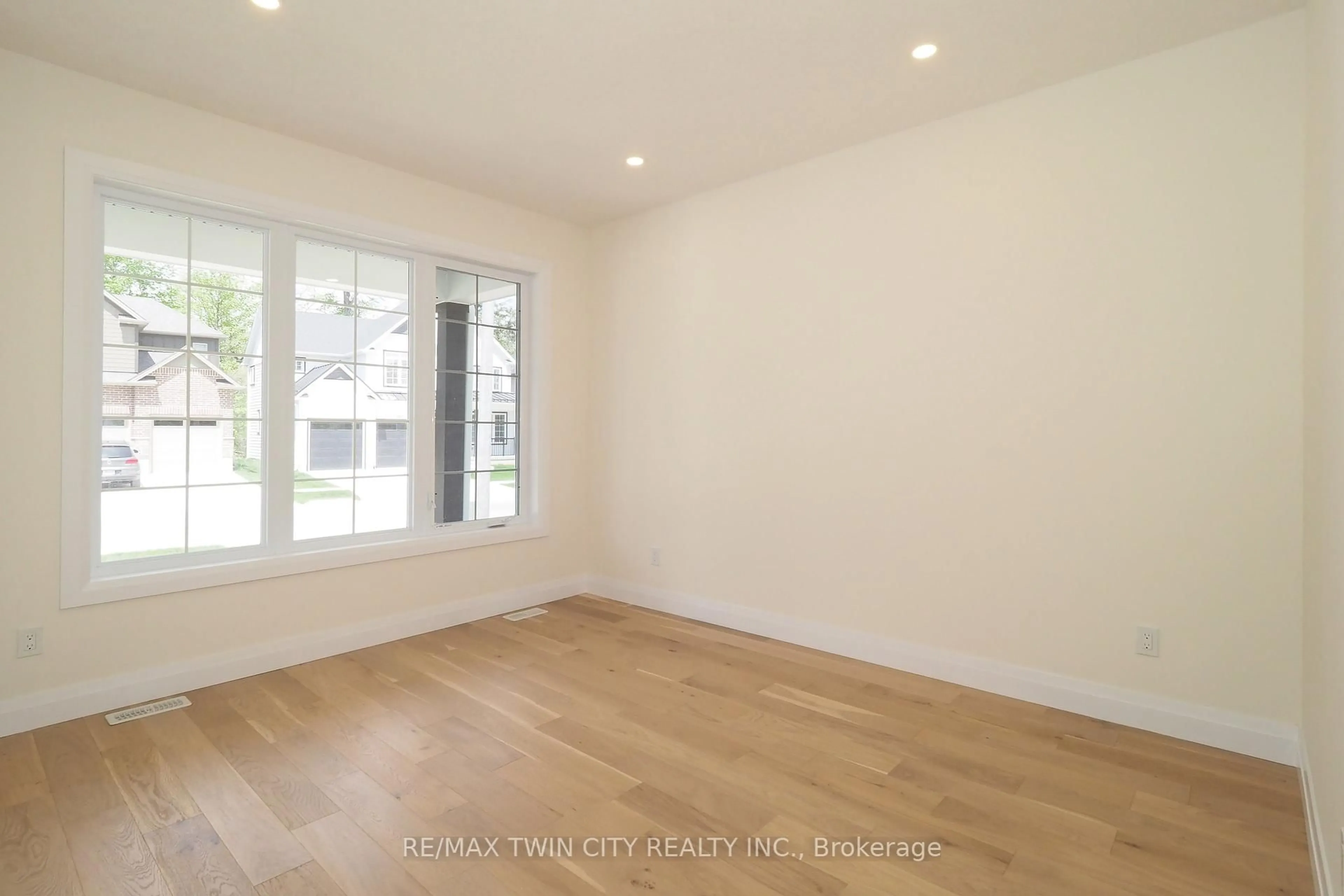 A pic of a room for 220 JEFFREY Pl, Kitchener Ontario N2C 2T7