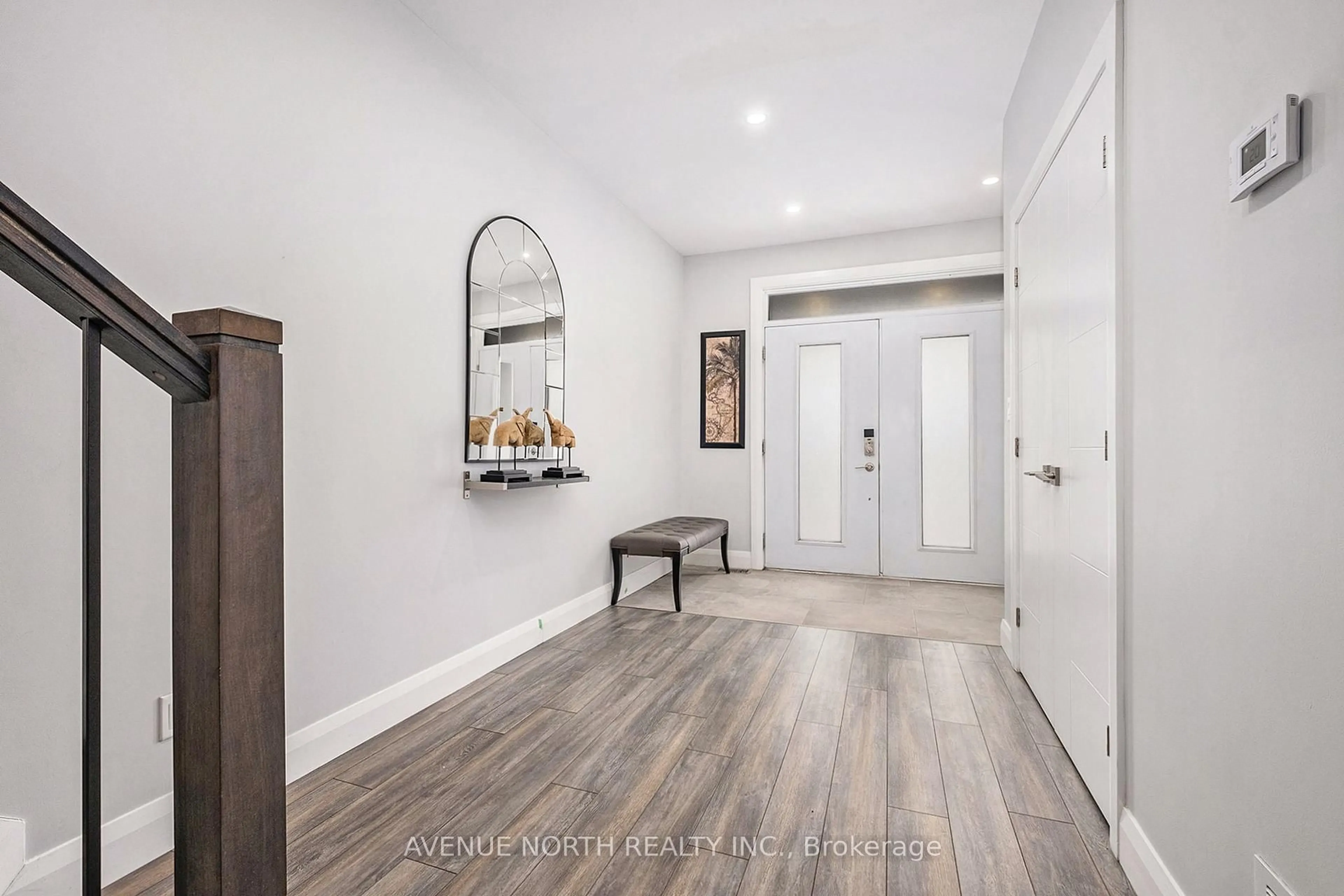 Indoor entryway for 131A Queen Mary St, Ottawa Ontario K1K 1X4