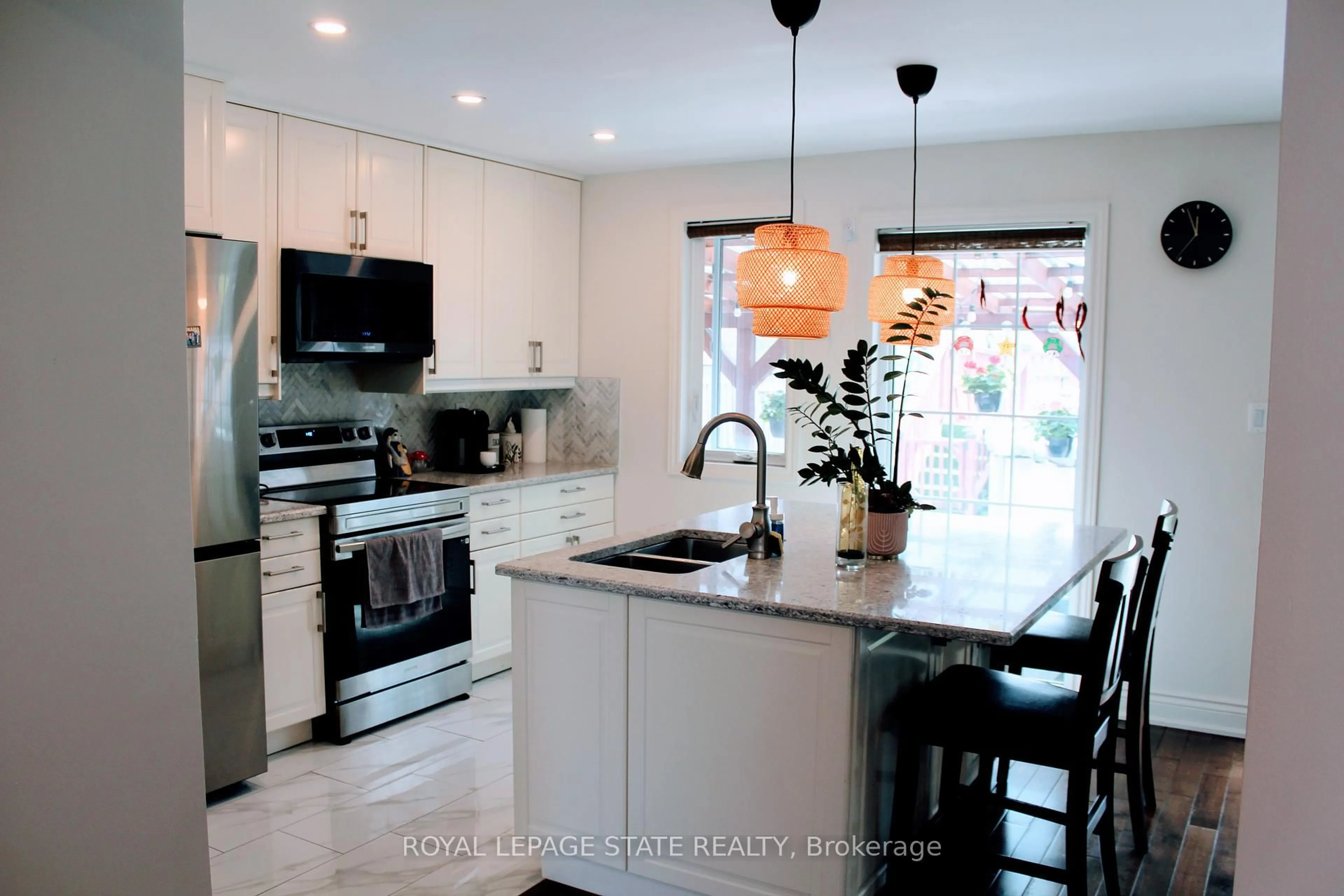 Contemporary kitchen, ceramic/tile floor for 133 Chilton Dr, Hamilton Ontario L8J 1L8