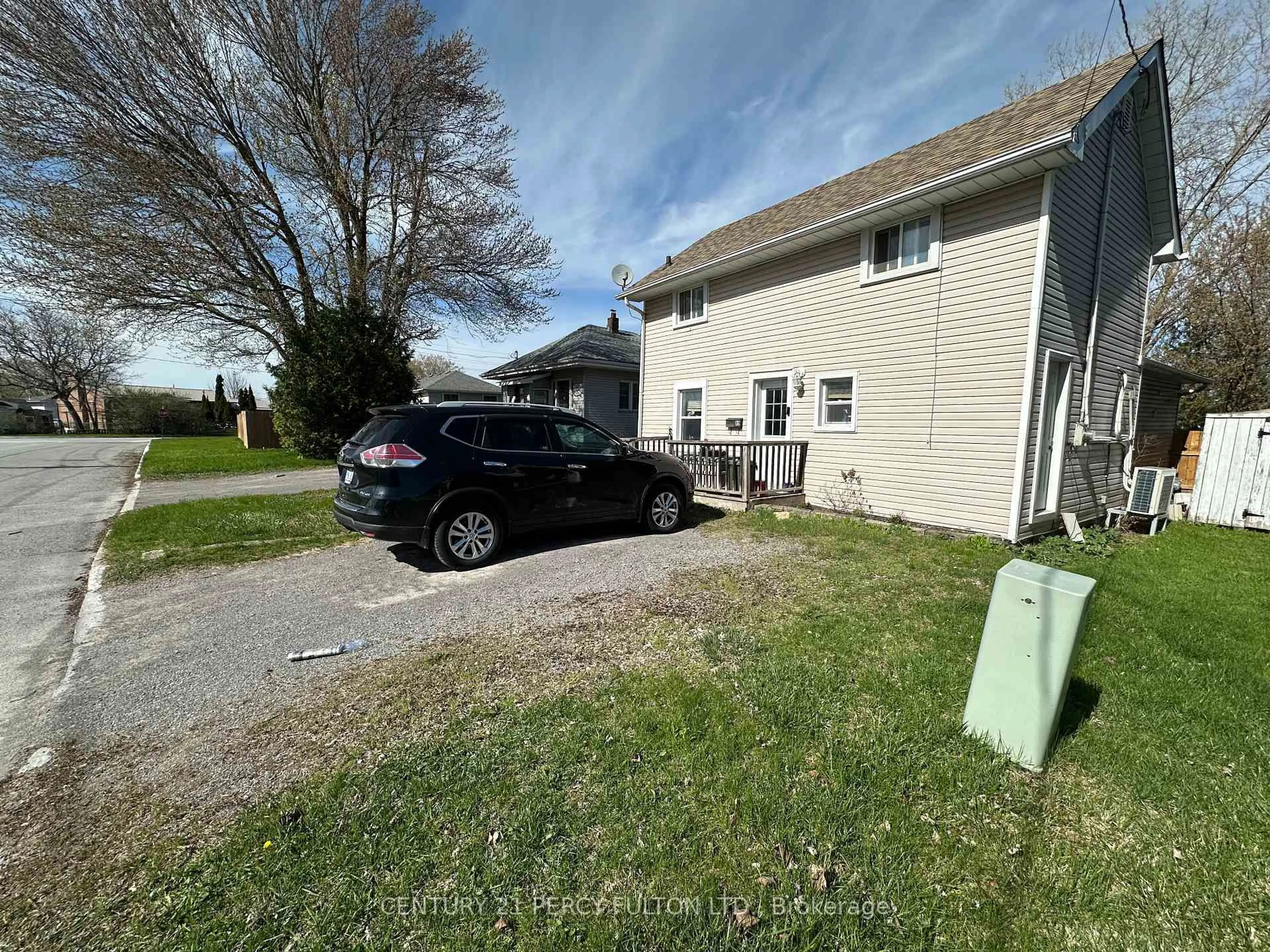 A pic from outside/outdoor area/front of a property/back of a property/a pic from drone, street for 19 Pelham St, Quinte West Ontario K8V 5A8