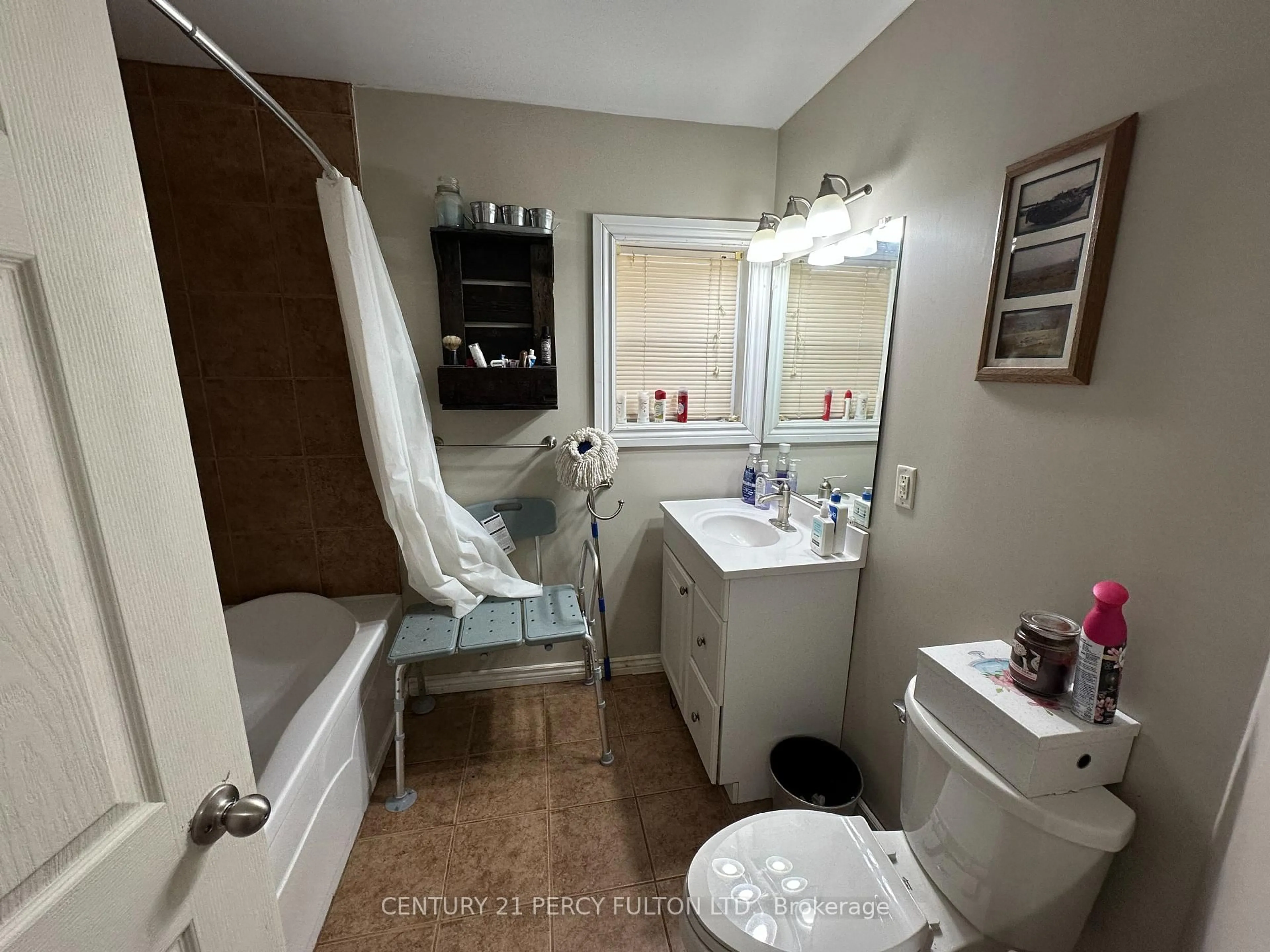 Standard bathroom, ceramic/tile floor for 19 Pelham St, Quinte West Ontario K8V 5A8